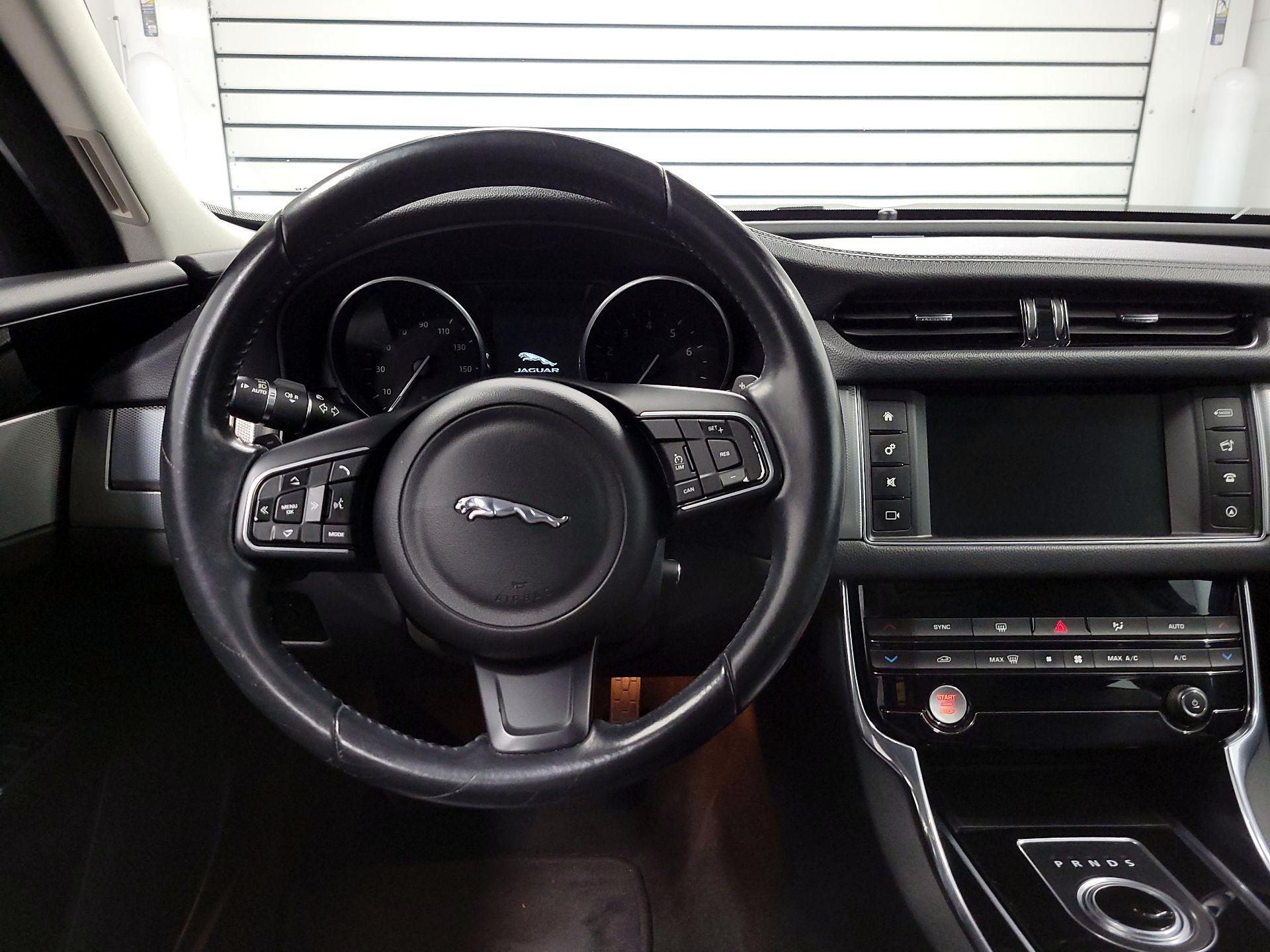 Thumbnail: 2016 Jaguar XF - 10