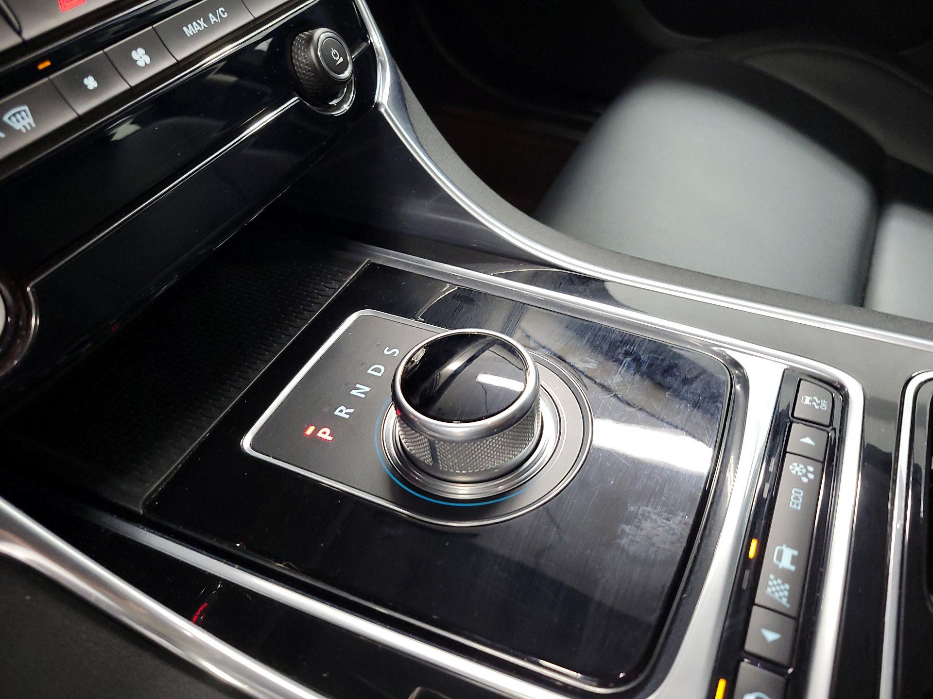 Thumbnail: 2016 Jaguar XF - 17