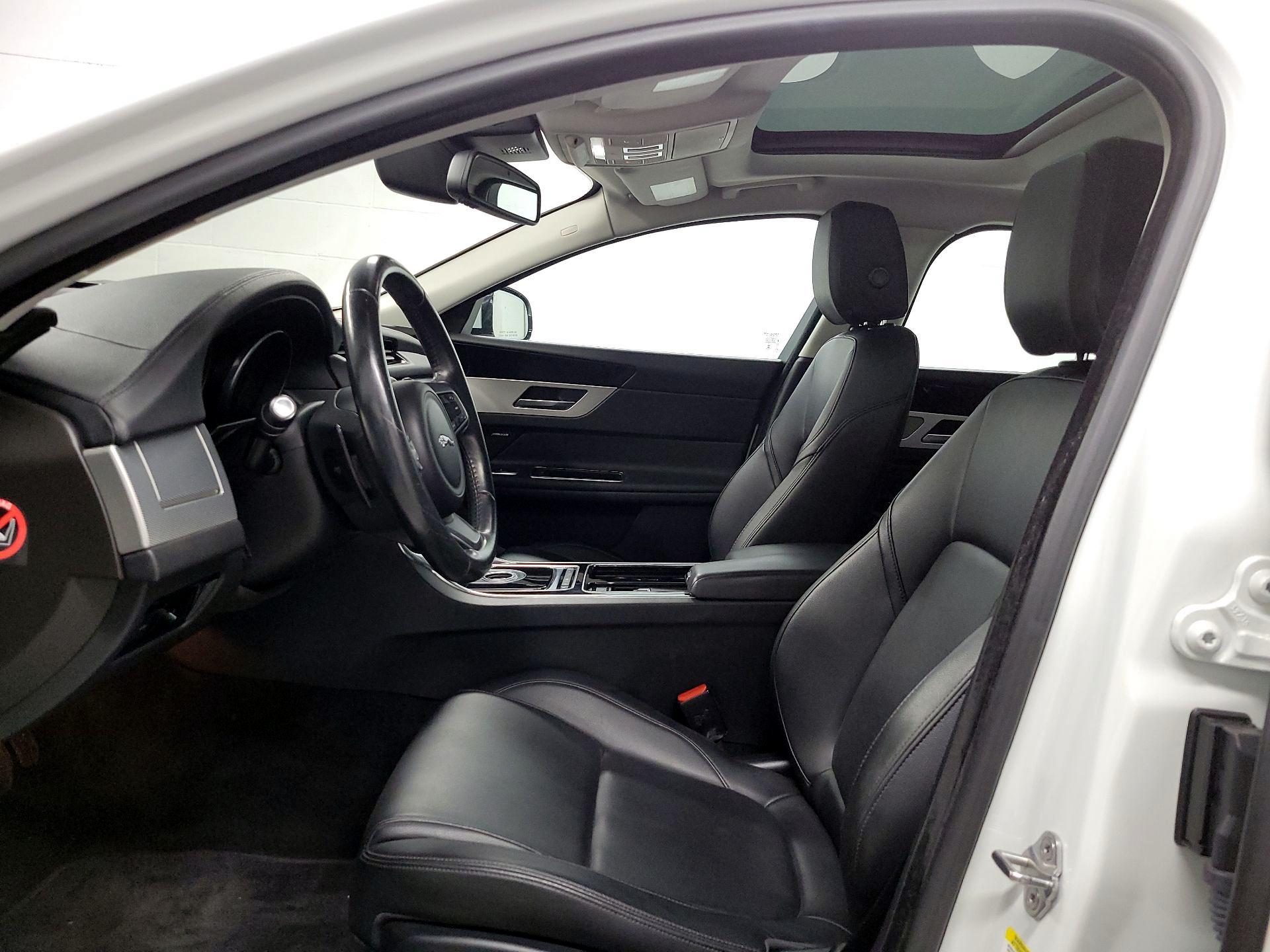 Thumbnail: 2016 Jaguar XF - 18