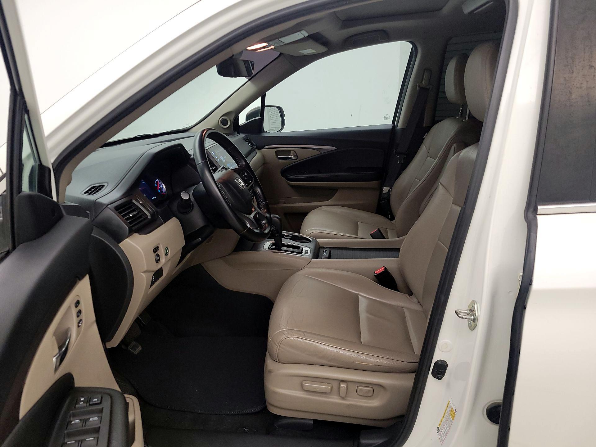 Thumbnail: 2019 Honda Pilot - 11