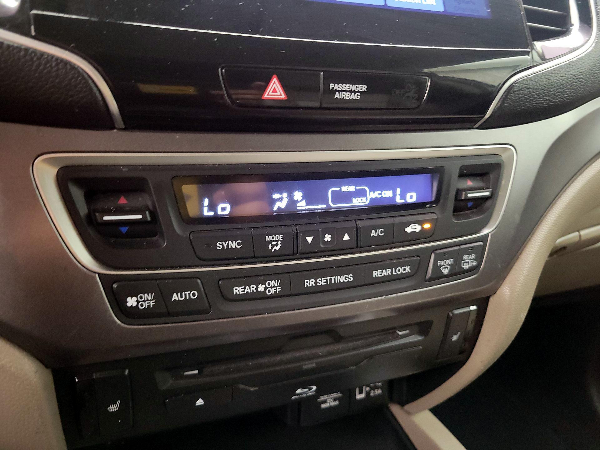 Thumbnail: 2019 Honda Pilot - 15