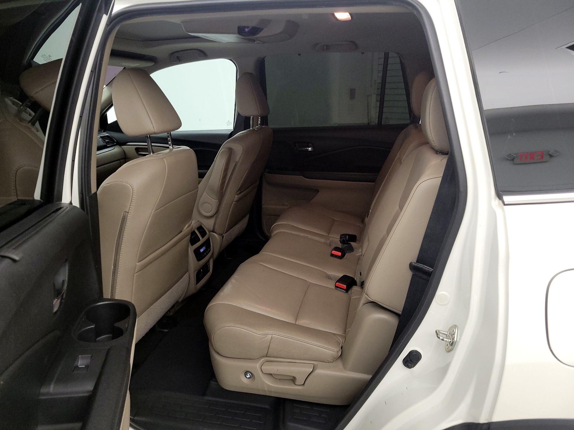 Thumbnail: 2019 Honda Pilot - 17
