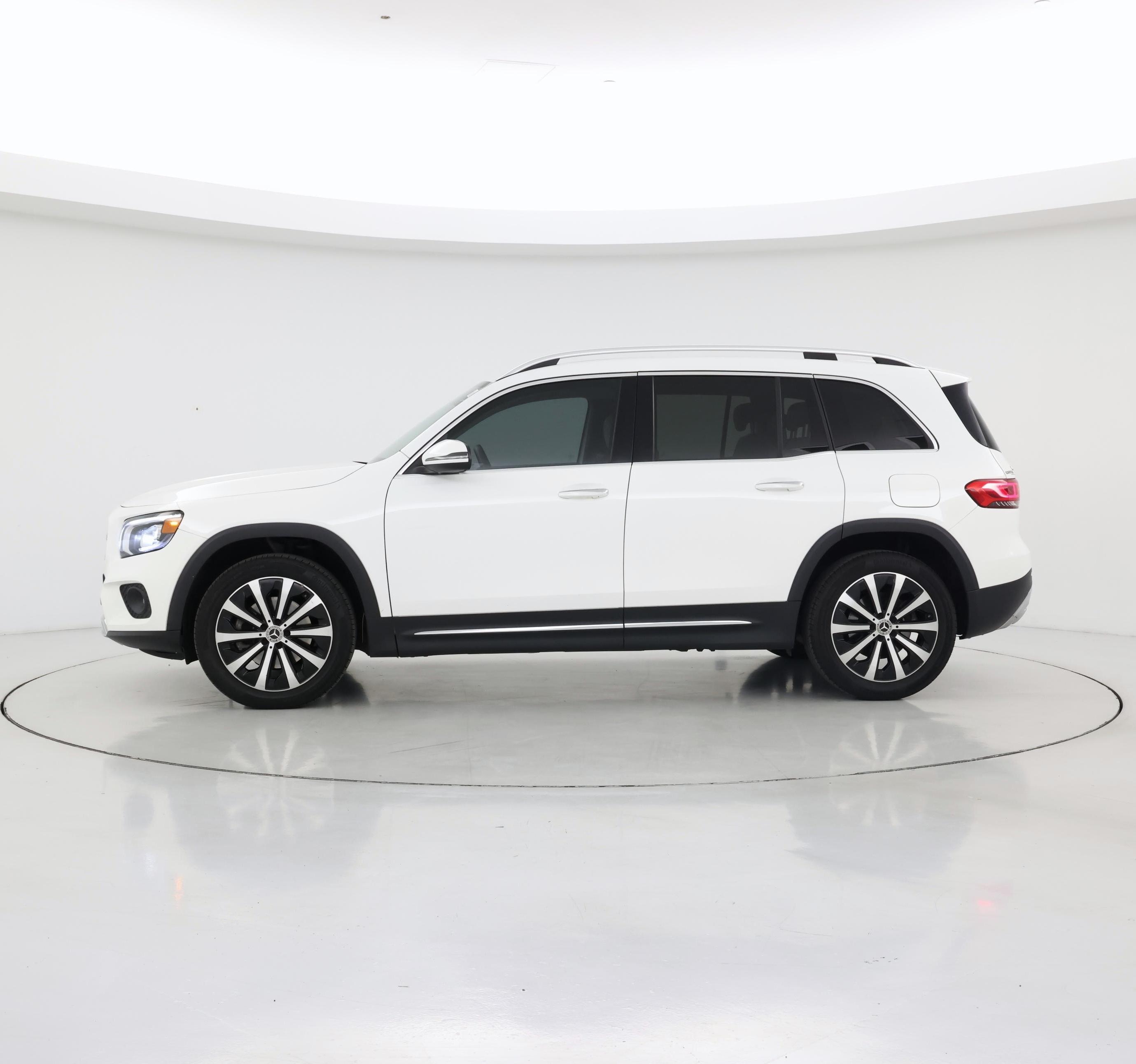 Thumbnail: 2021 Mercedes-Benz GLB - 3