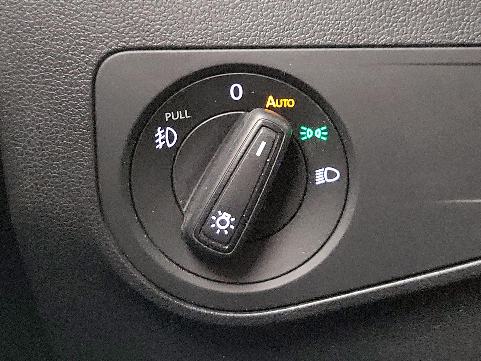 Thumbnail: 2018 Volkswagen Tiguan - 13