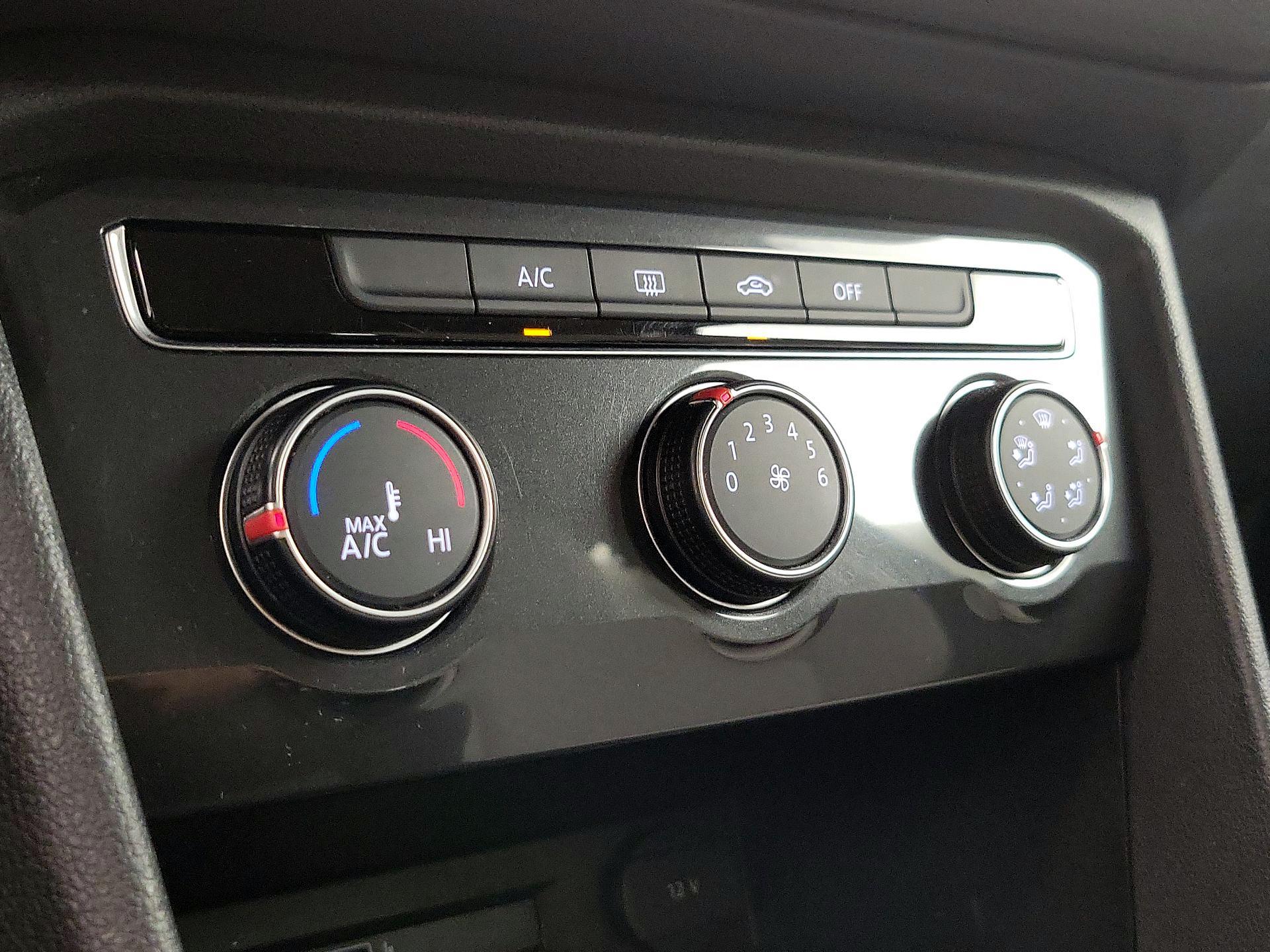 Thumbnail: 2018 Volkswagen Tiguan - 16