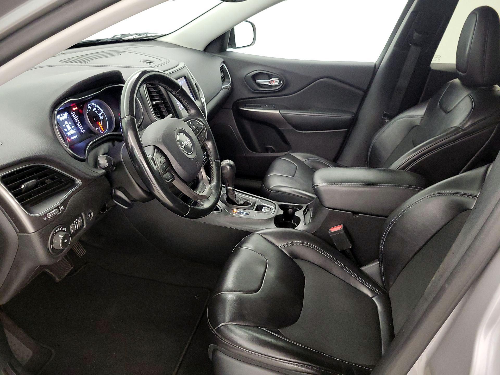 Thumbnail: 2019 Jeep Cherokee - 11