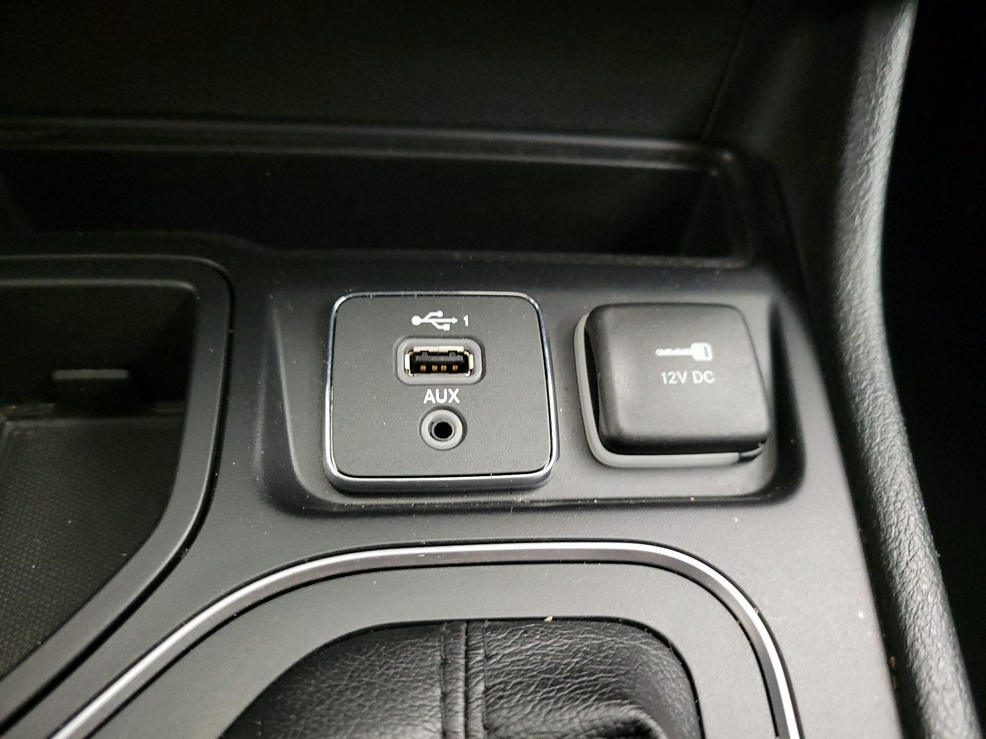 Thumbnail: 2019 Jeep Cherokee - 18