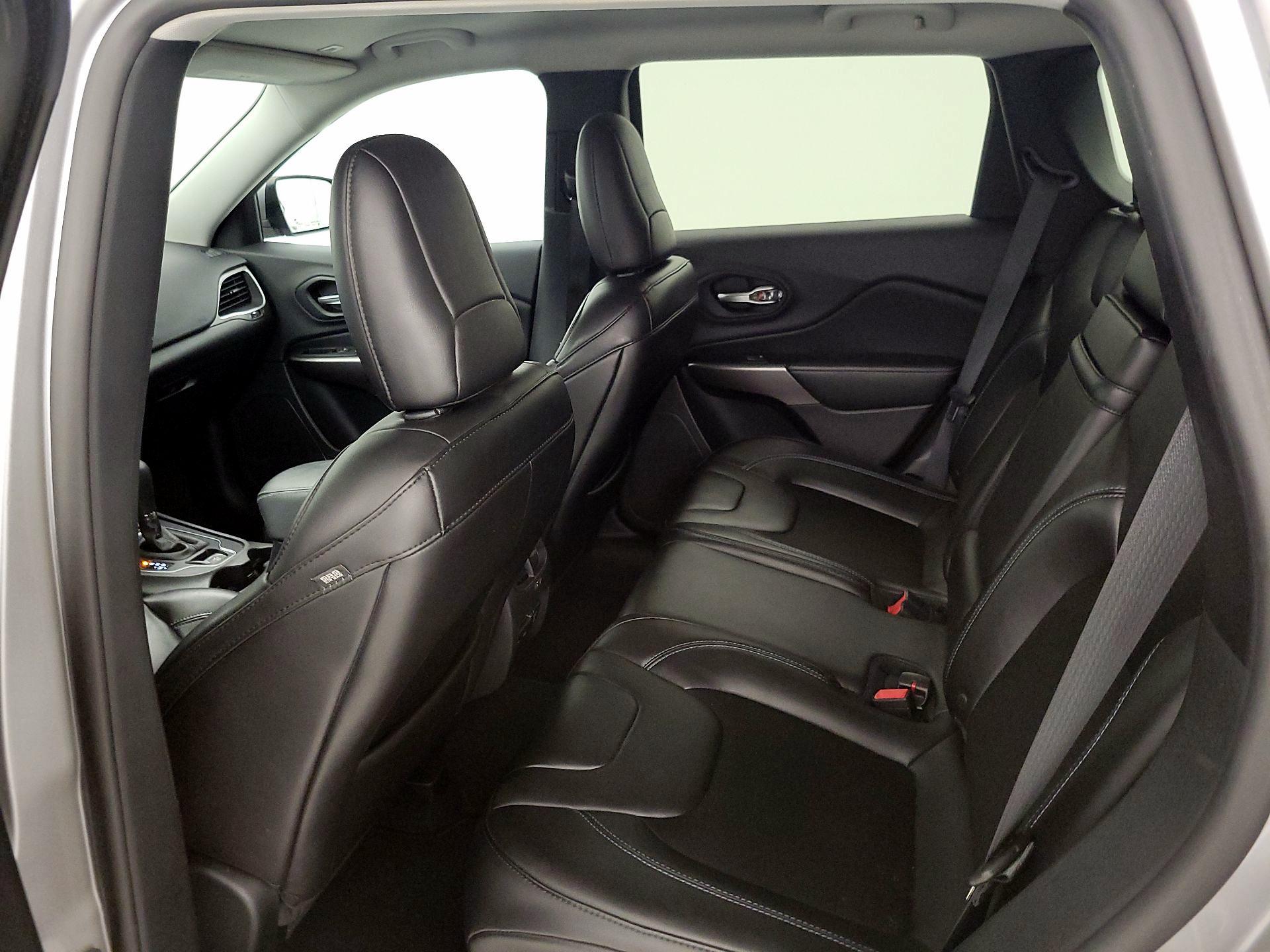 Thumbnail: 2019 Jeep Cherokee - 19