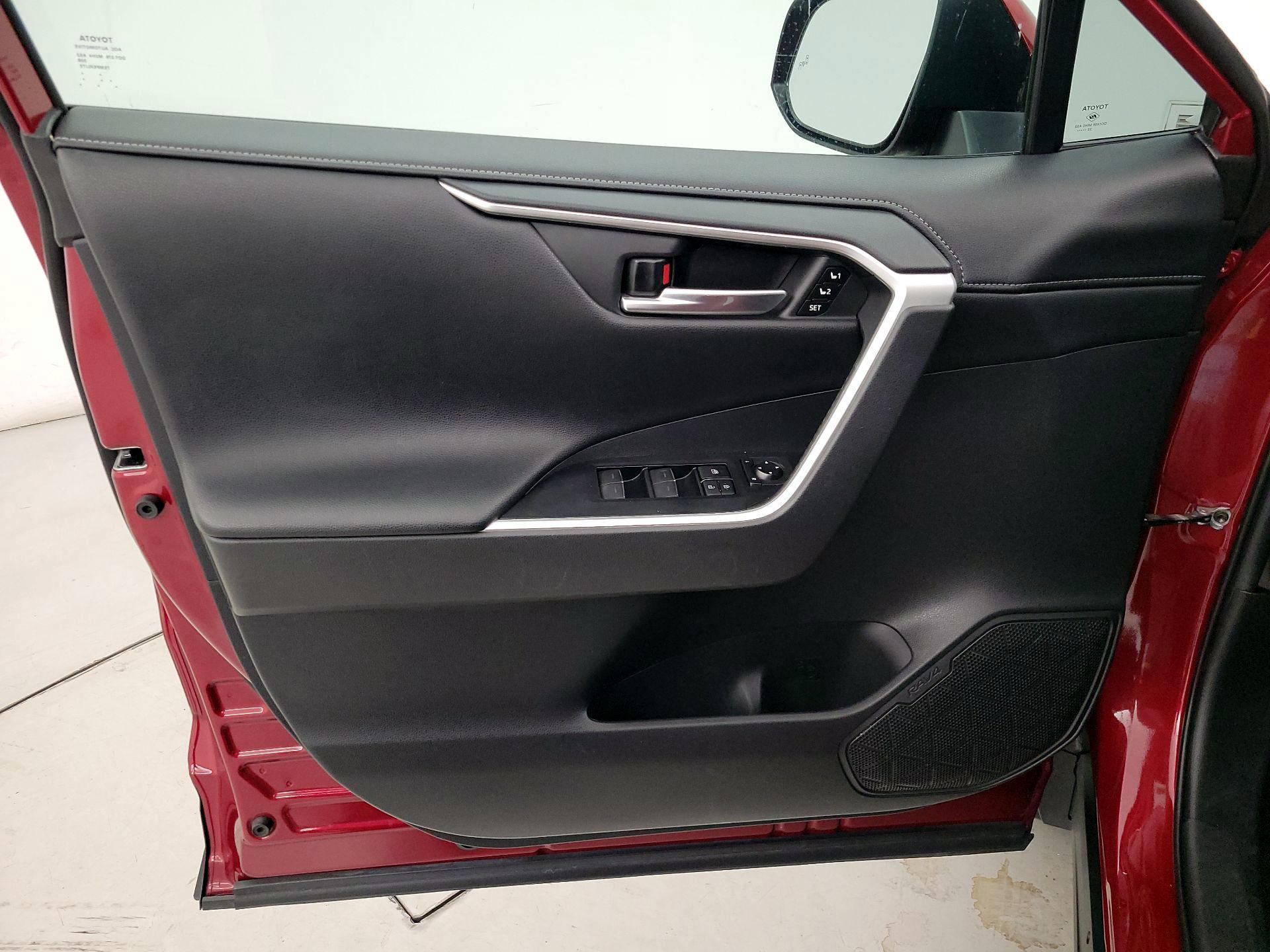 Thumbnail: 2021 Toyota RAV4 - 12