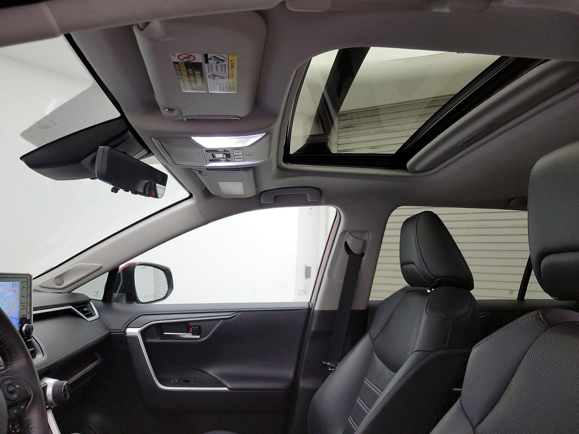 Thumbnail: 2021 Toyota RAV4 - 20