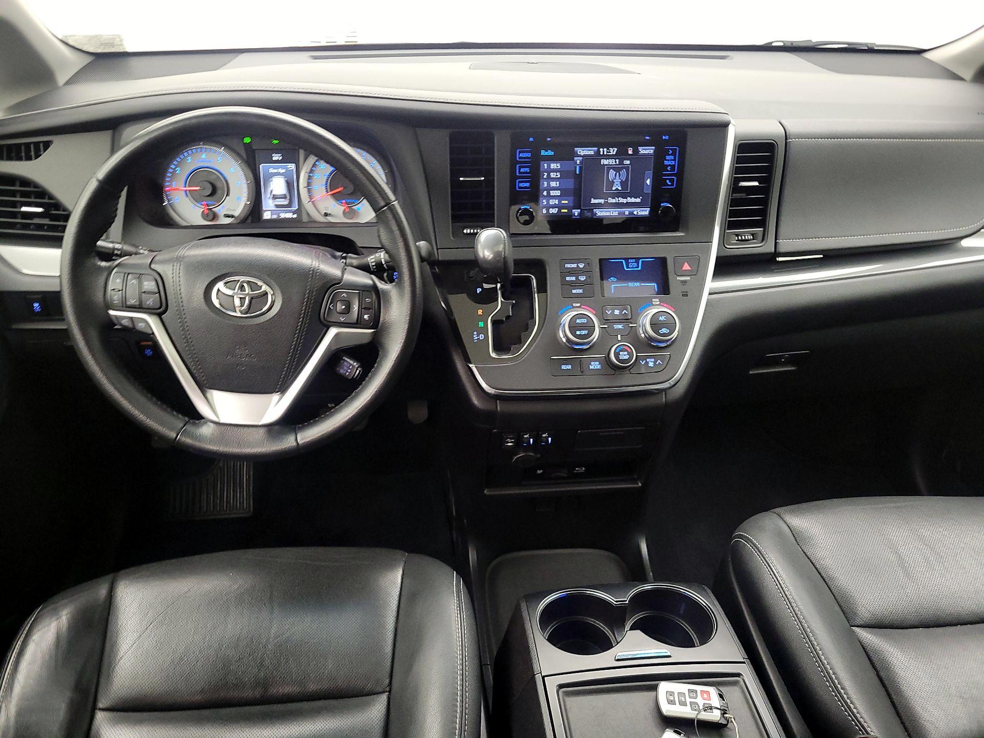 Thumbnail: 2015 Toyota Sienna - 9