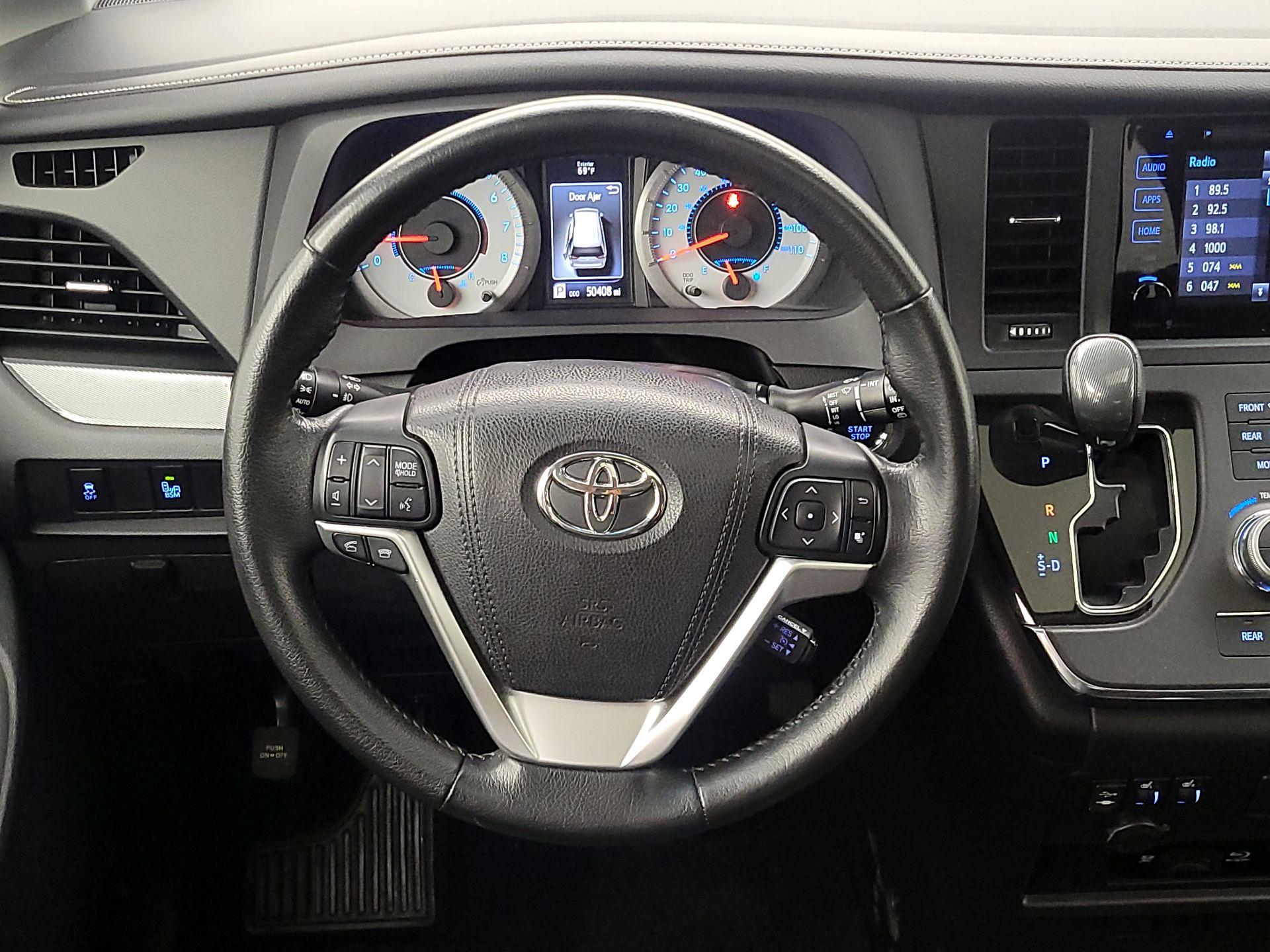 Thumbnail: 2015 Toyota Sienna - 10