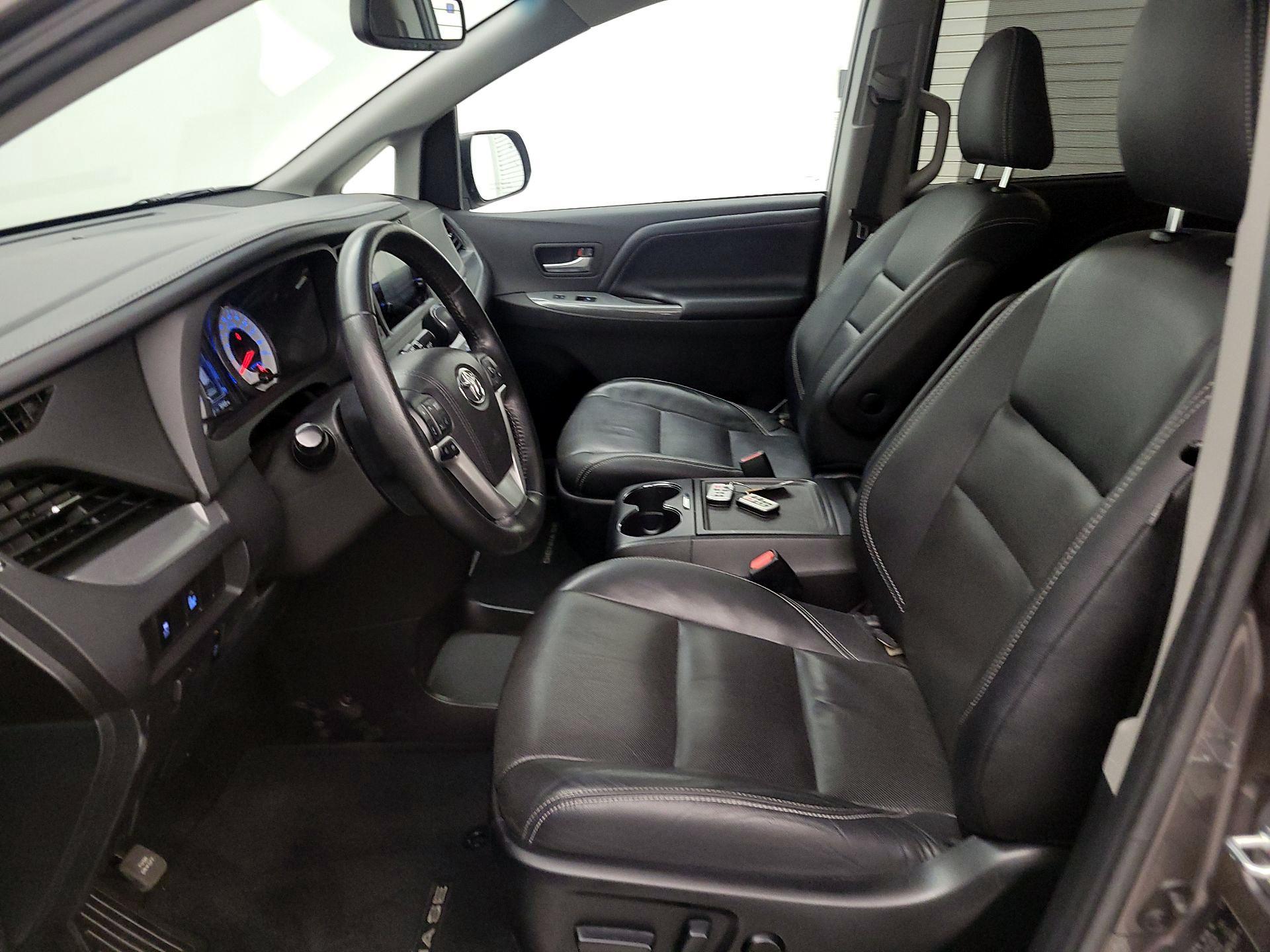 Thumbnail: 2015 Toyota Sienna - 11