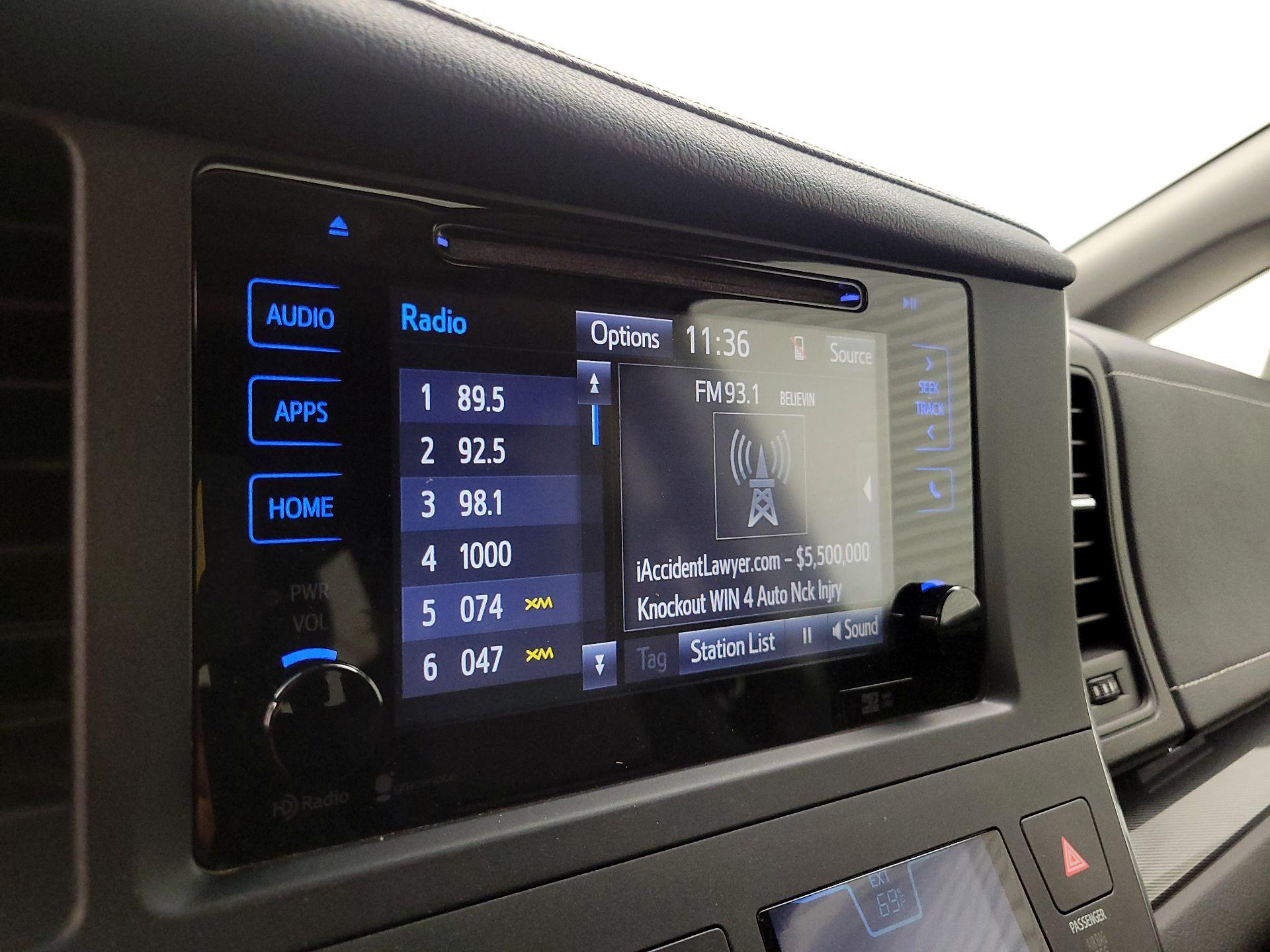 Thumbnail: 2015 Toyota Sienna - 15