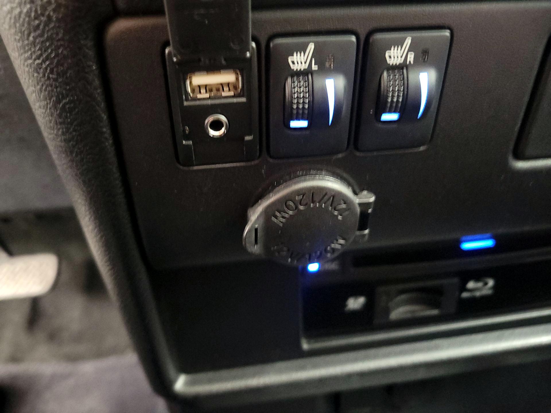 Thumbnail: 2015 Toyota Sienna - 18