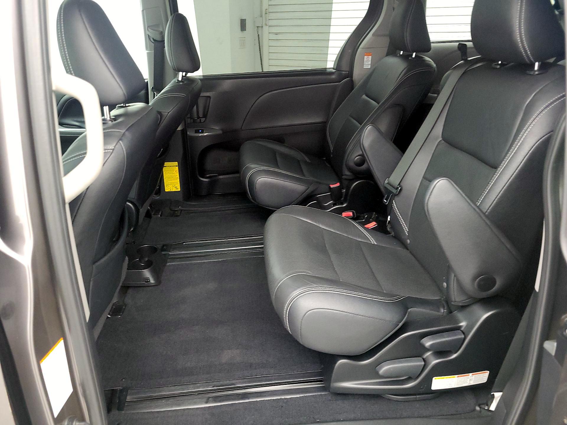 Thumbnail: 2015 Toyota Sienna - 20