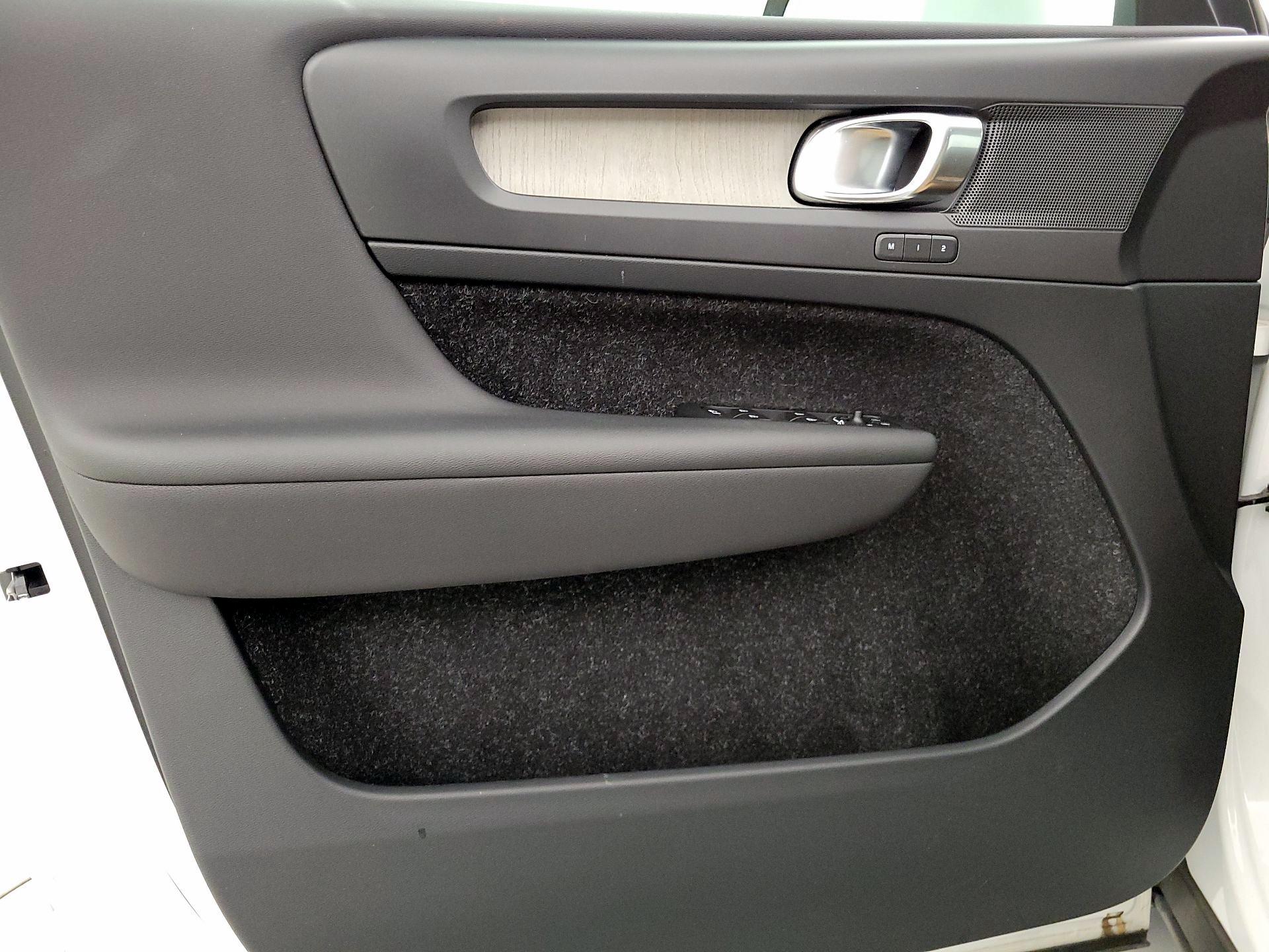 Thumbnail: 2019 Volvo XC40 - 12