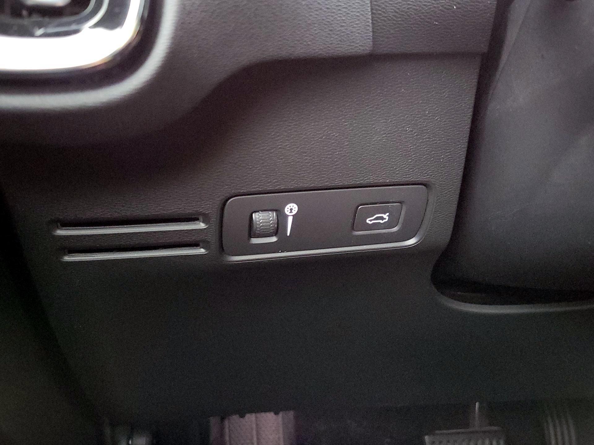 Thumbnail: 2019 Volvo XC40 - 13