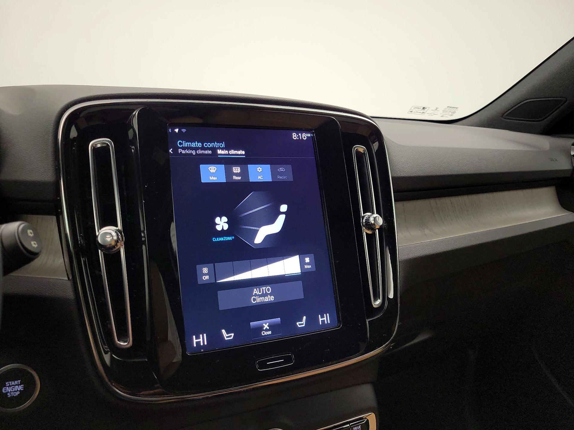 Thumbnail: 2019 Volvo XC40 - 17