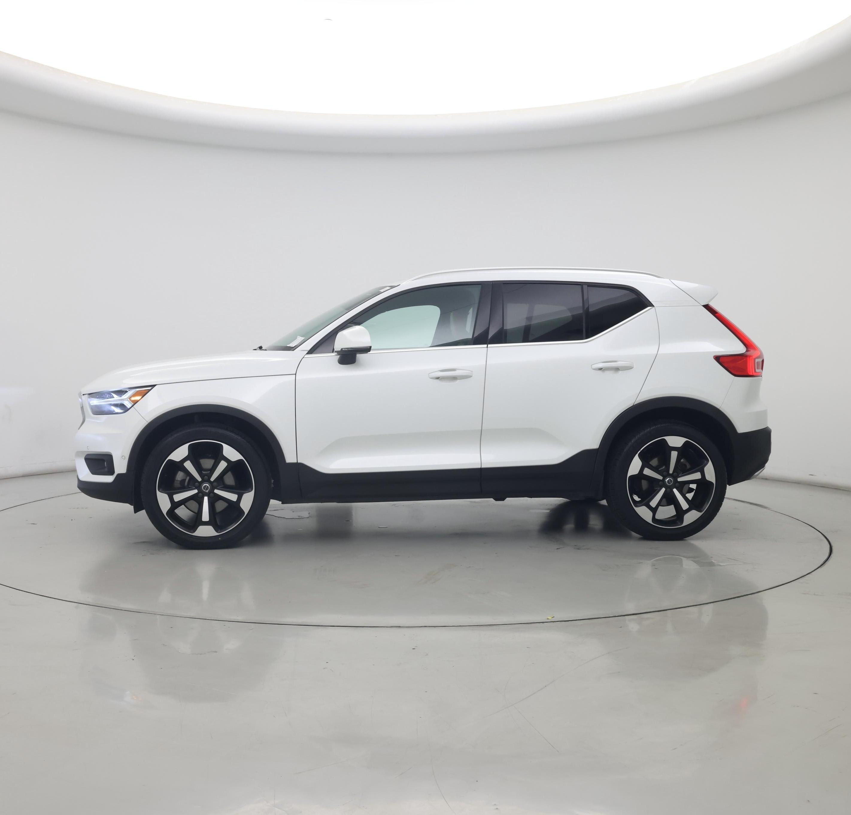 Thumbnail: 2019 Volvo XC40 - 3