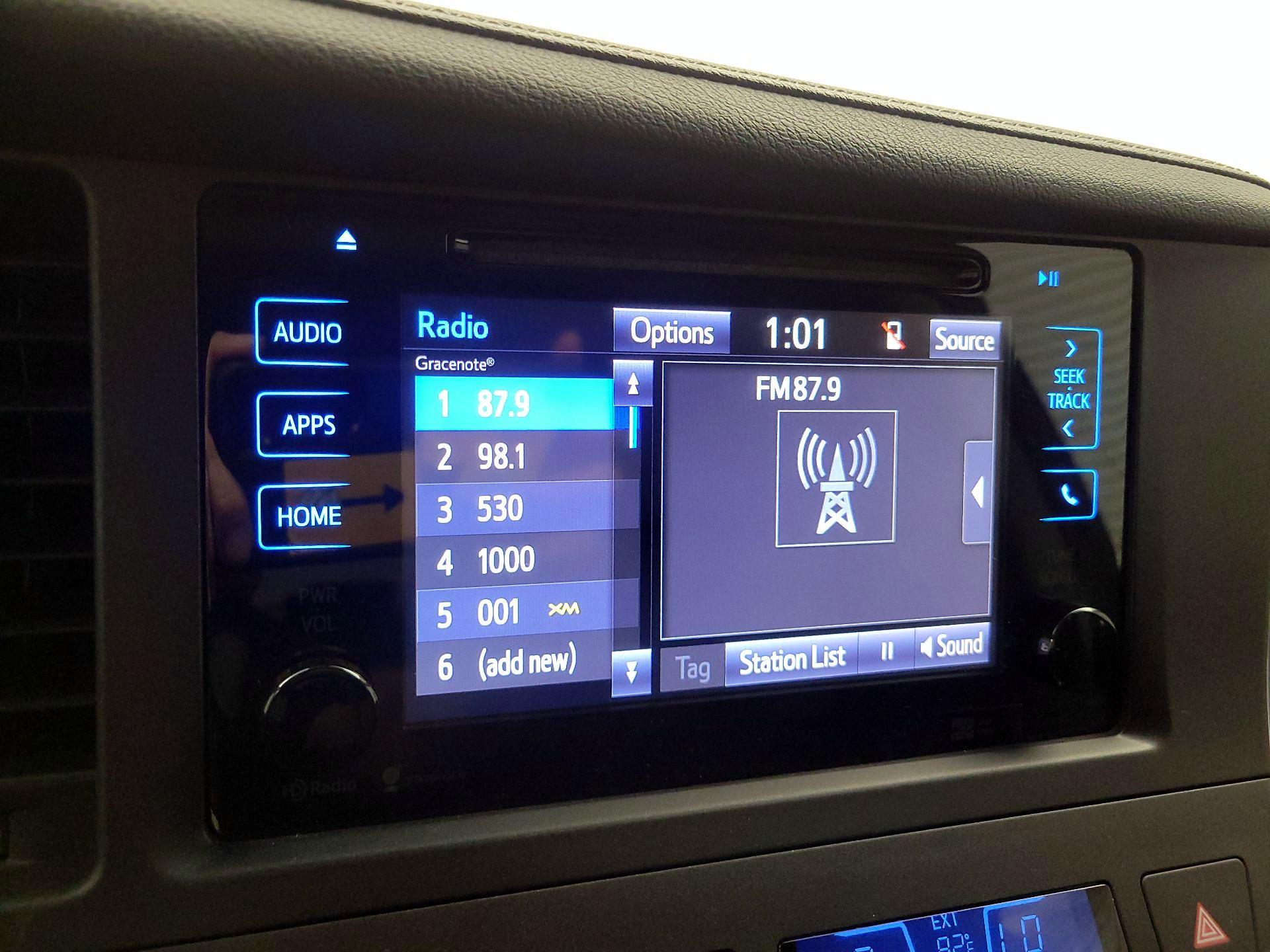 Thumbnail: 2015 Toyota Sienna - 15