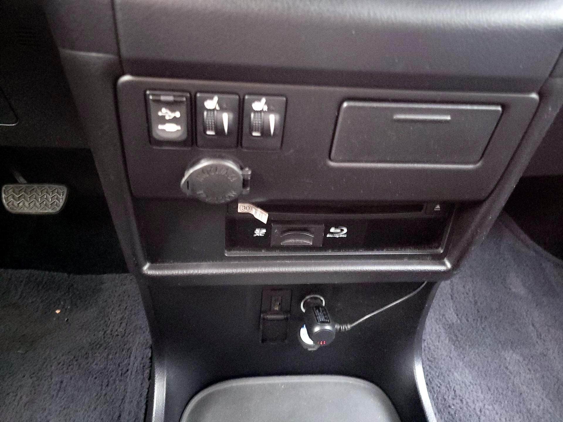 Thumbnail: 2015 Toyota Sienna - 18