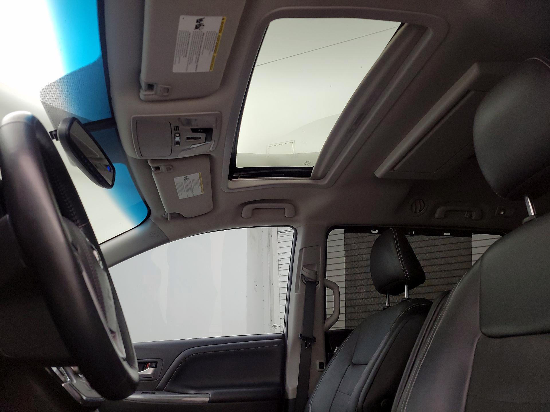 Thumbnail: 2015 Toyota Sienna - 19