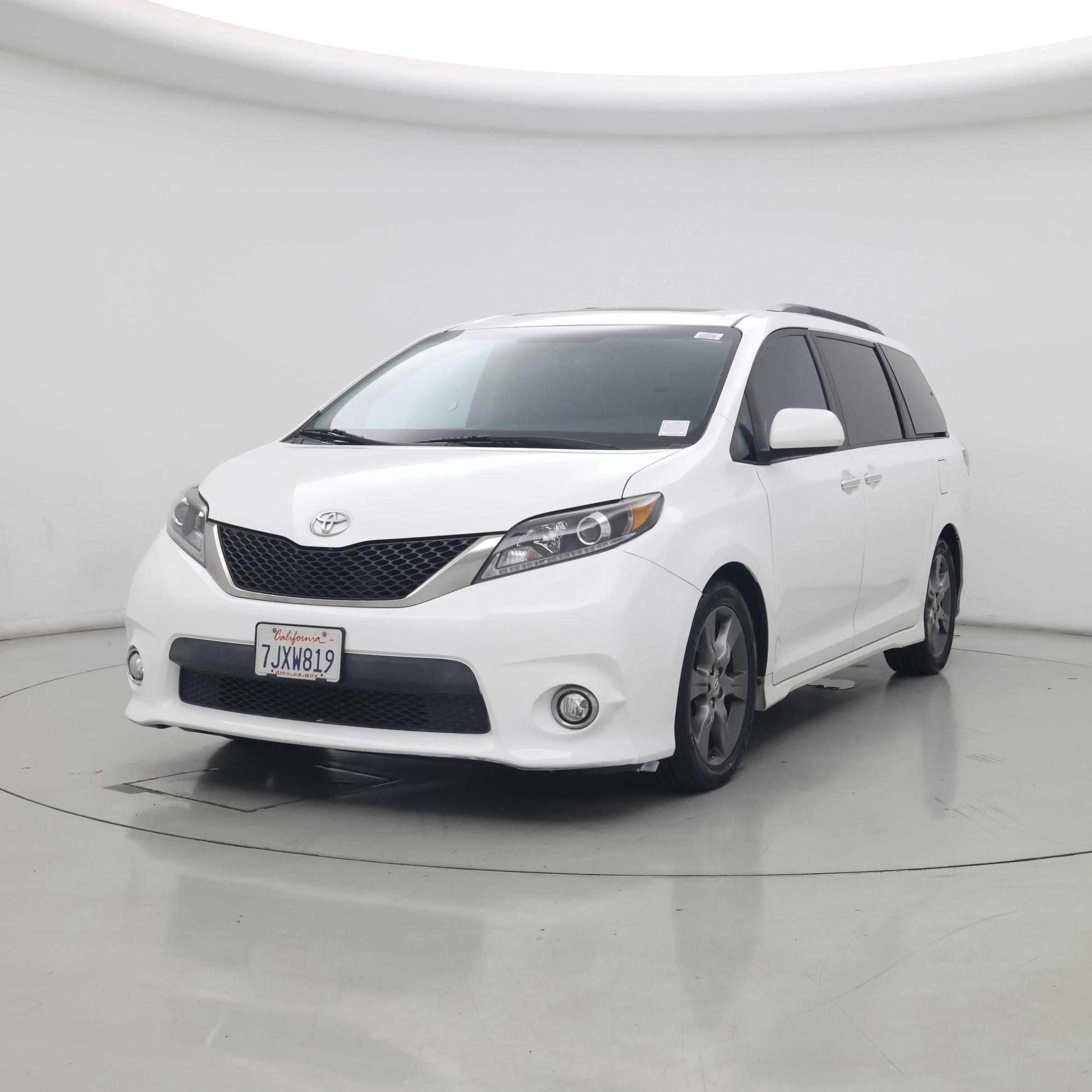 Thumbnail: 2015 Toyota Sienna - 4