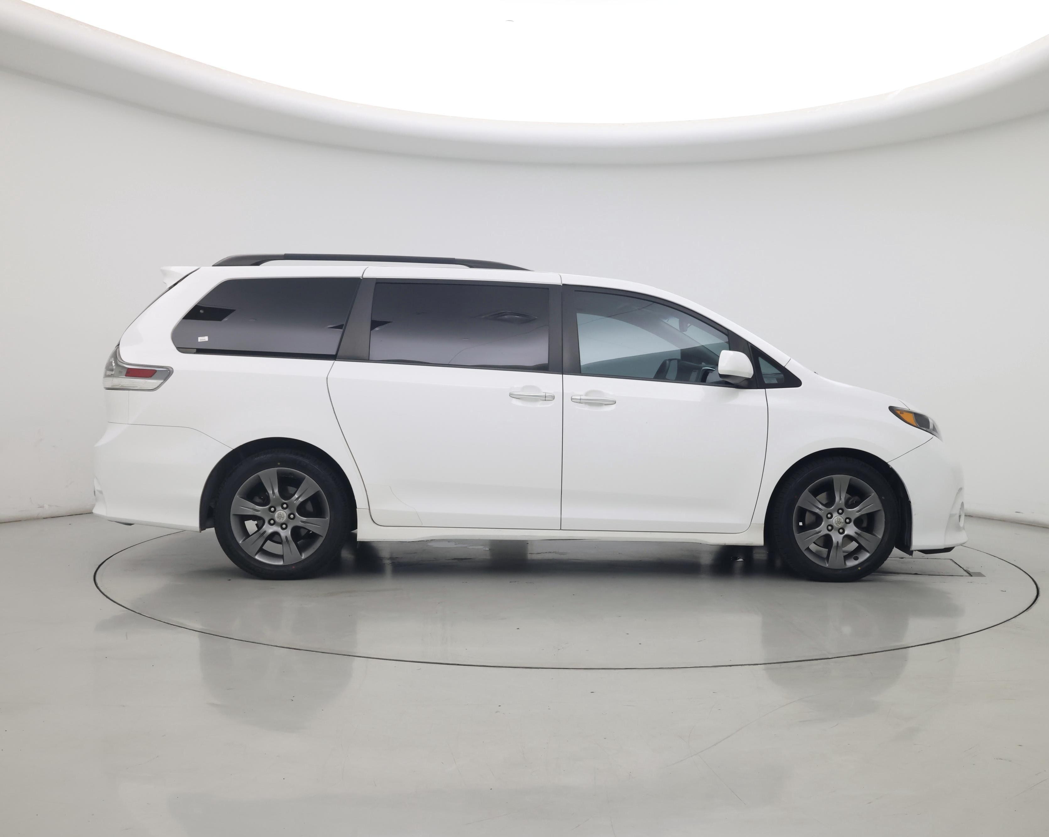 Thumbnail: 2015 Toyota Sienna - 7