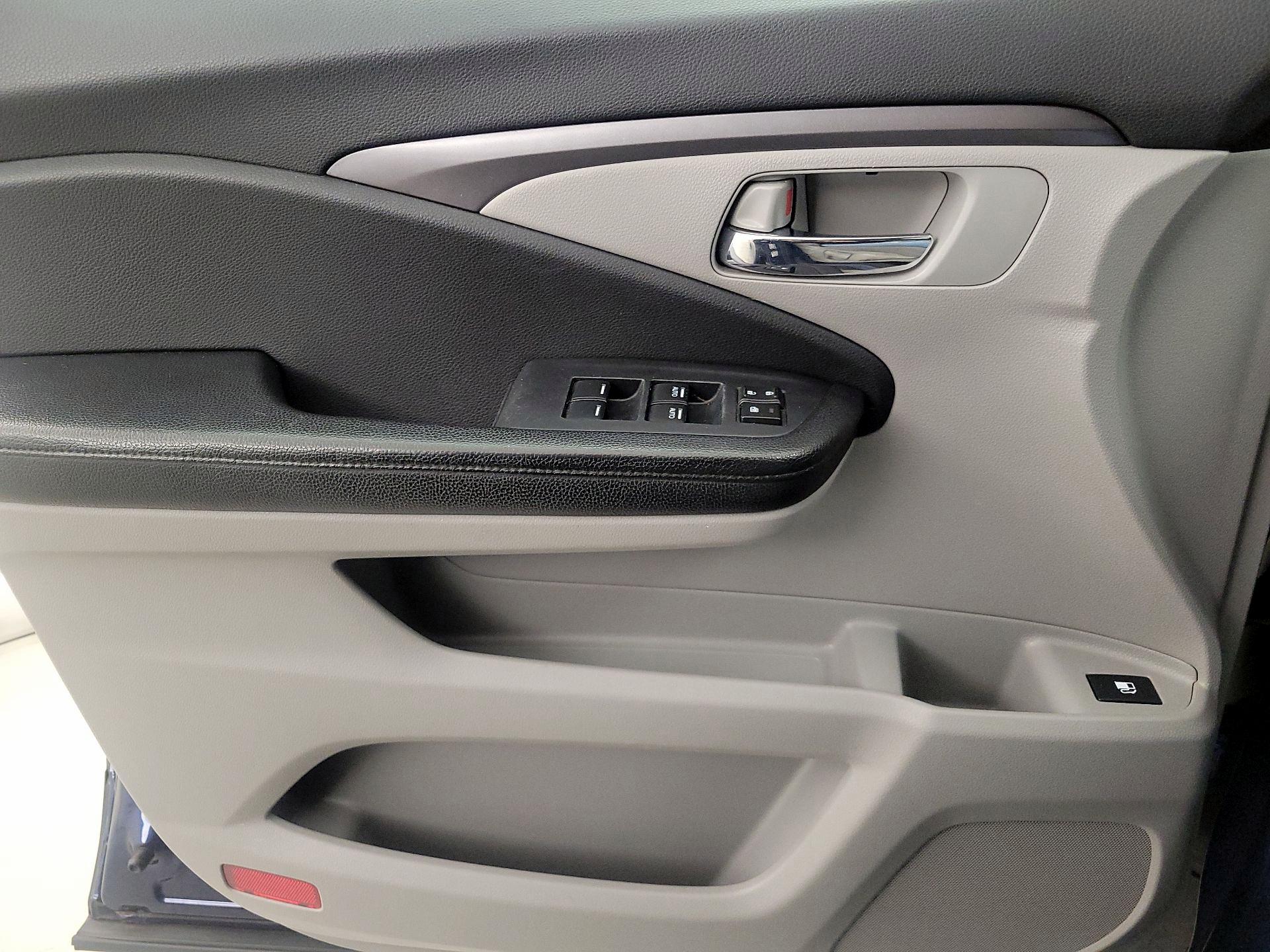 Thumbnail: 2016 Honda Pilot - 12