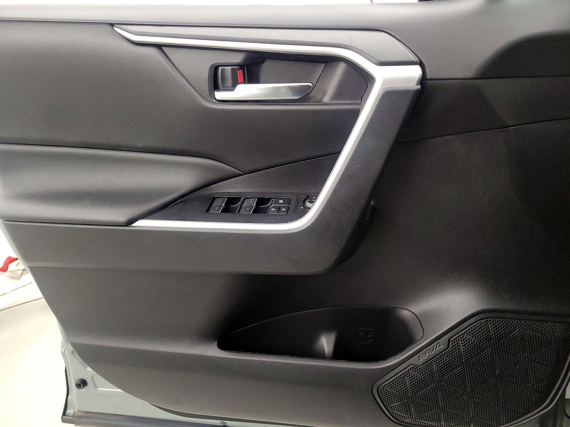 Thumbnail: 2022 Toyota RAV4 - 12