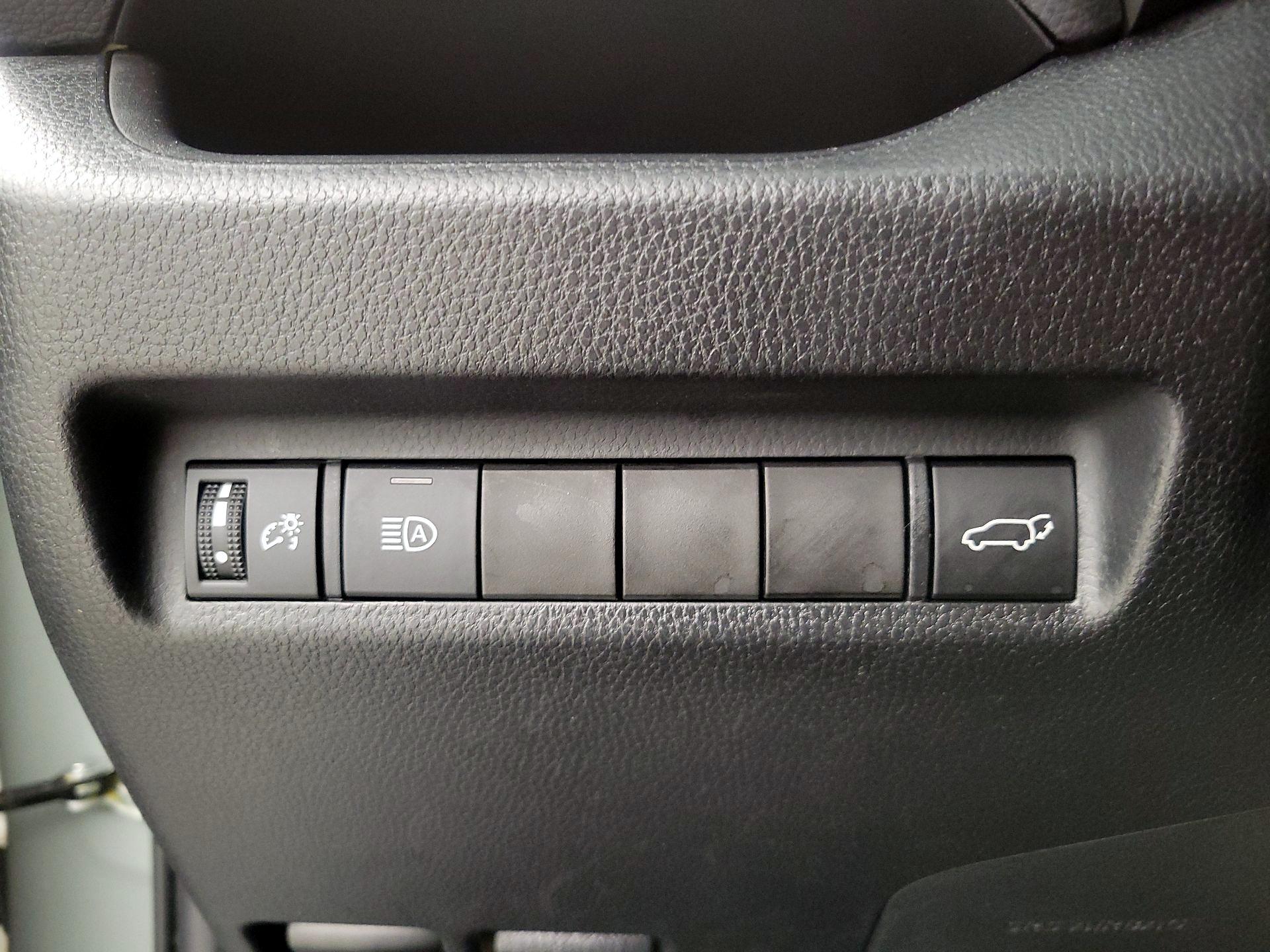 Thumbnail: 2022 Toyota RAV4 - 13