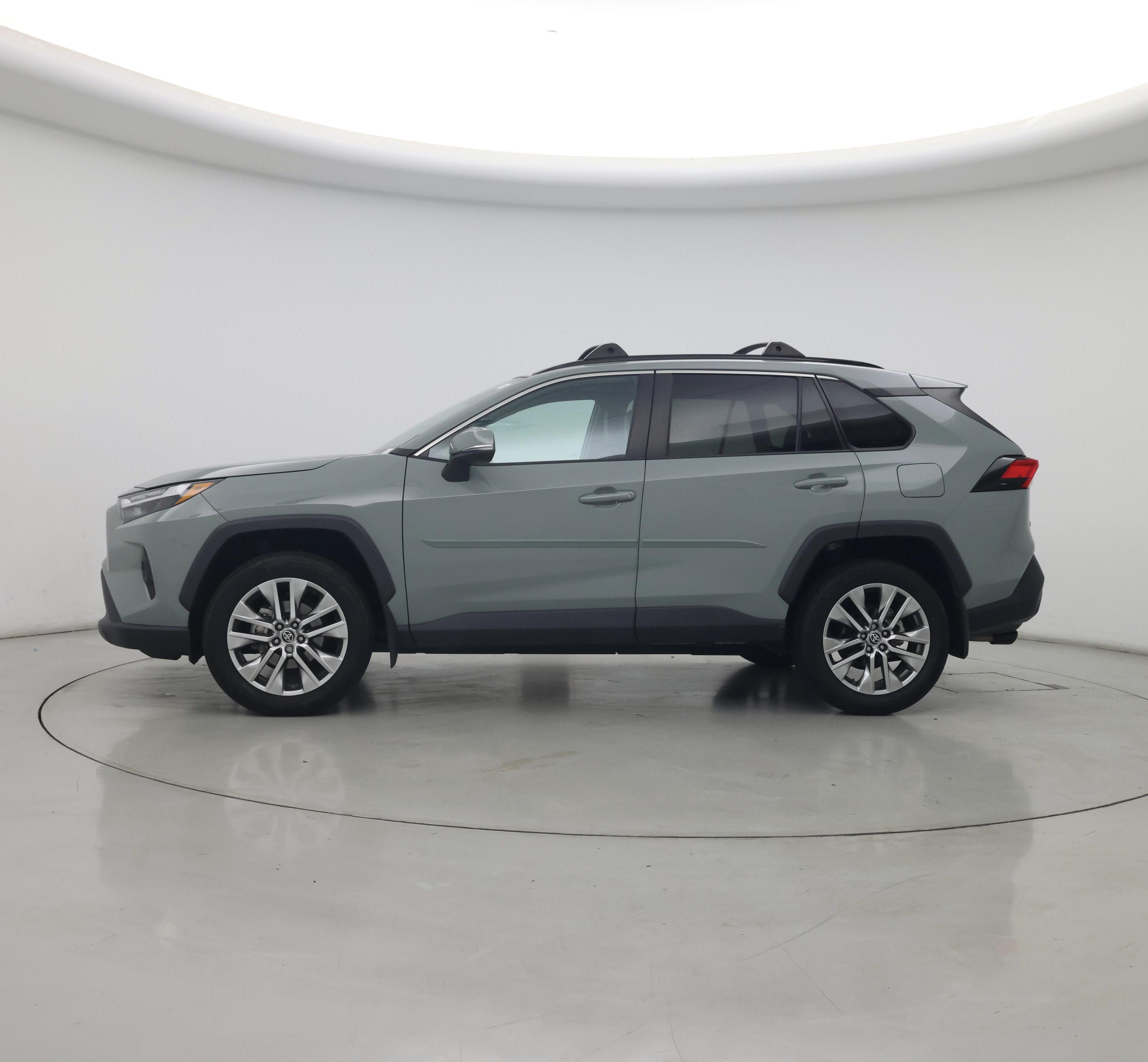 Thumbnail: 2022 Toyota RAV4 - 3