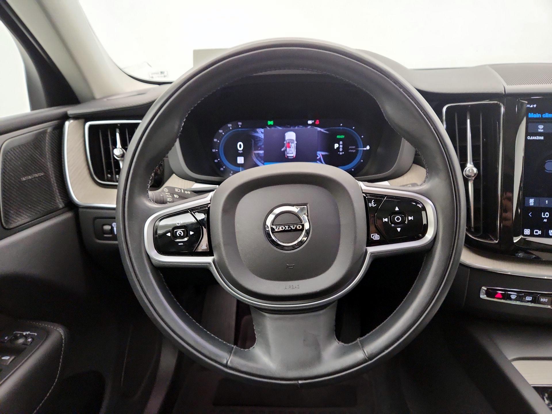 Thumbnail: 2022 Volvo XC60 - 10