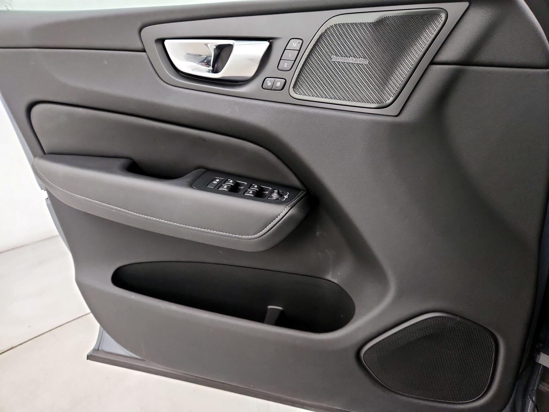 Thumbnail: 2022 Volvo XC60 - 12