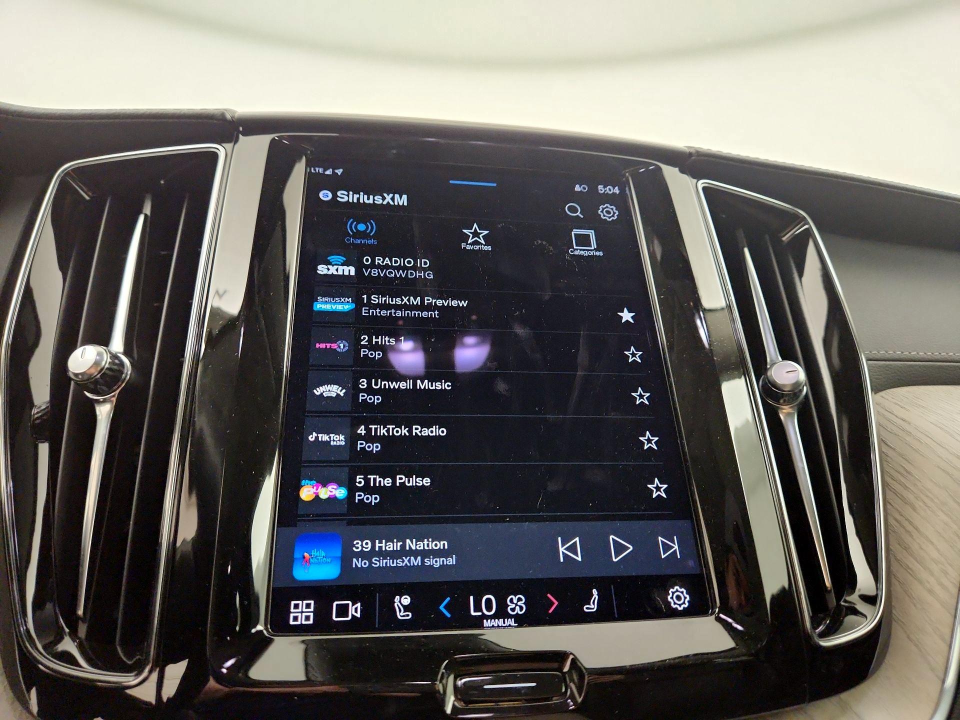 Thumbnail: 2022 Volvo XC60 - 15