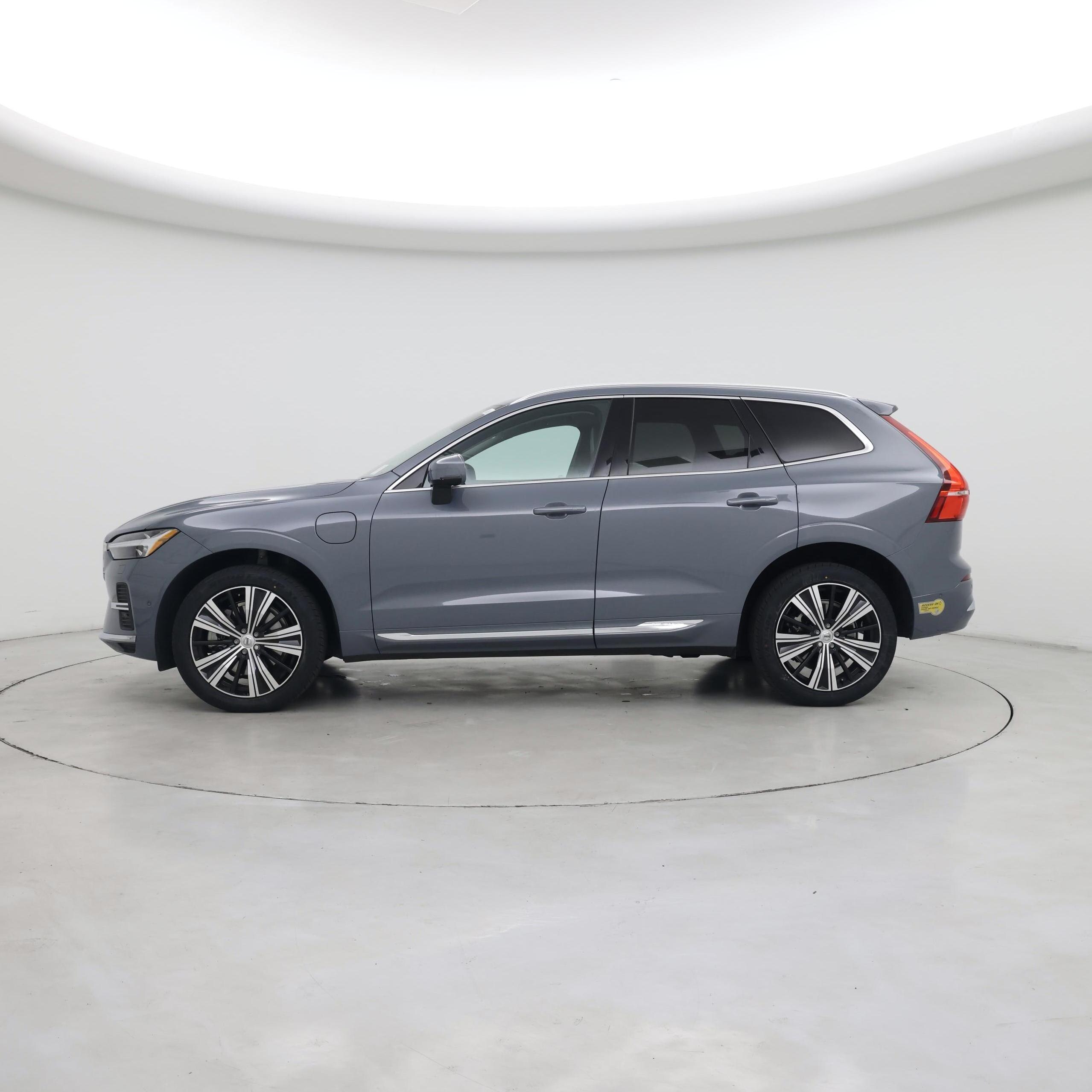 Thumbnail: 2022 Volvo XC60 - 3