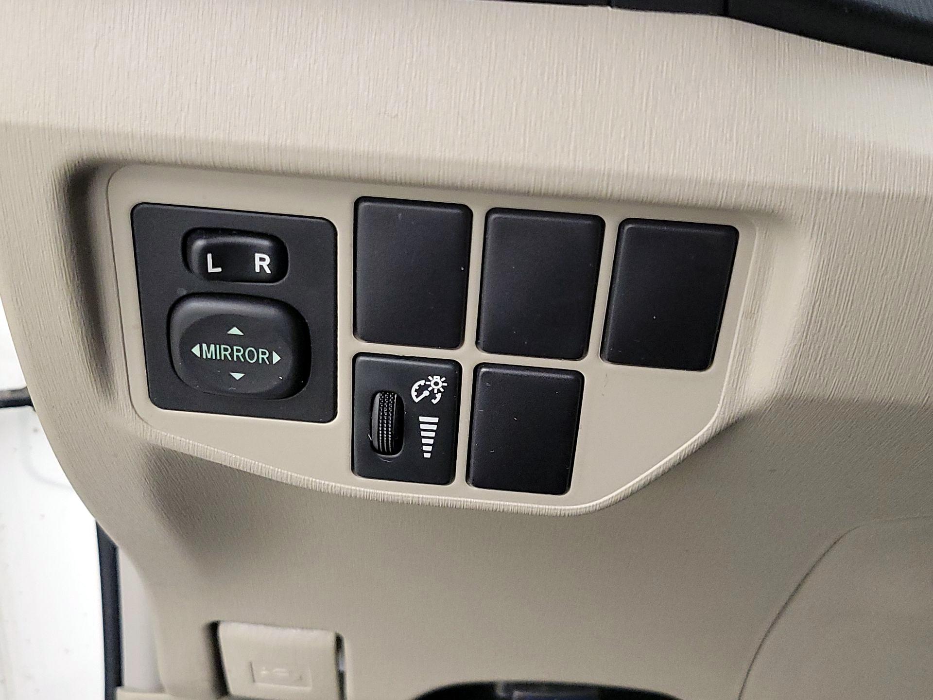 Thumbnail: 2014 Toyota Prius - 13