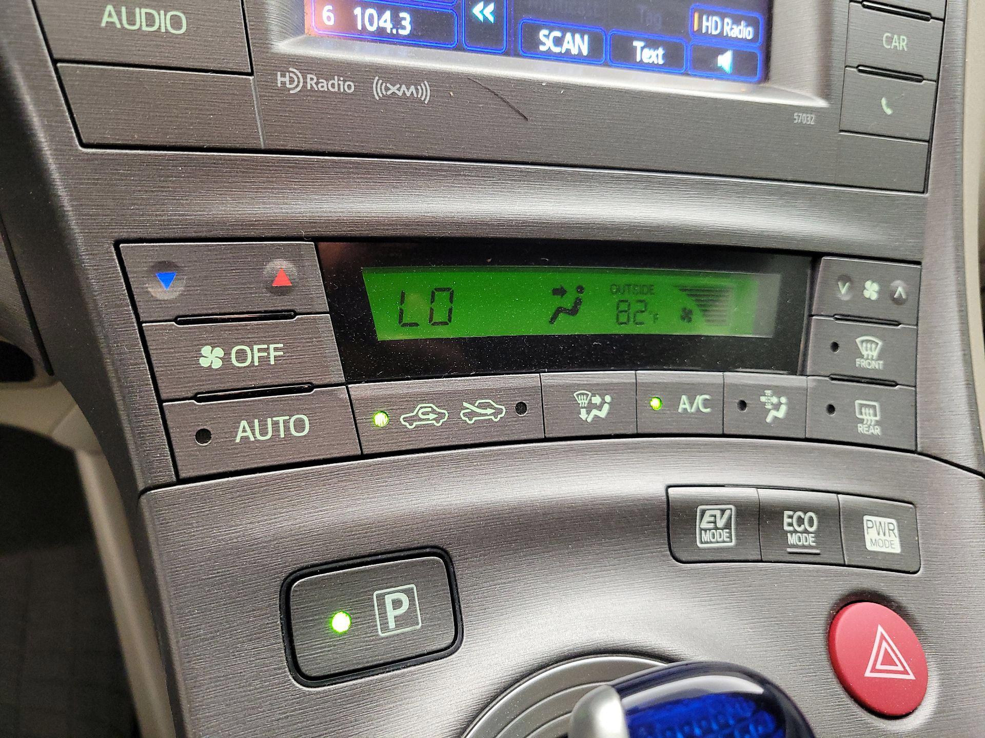 Thumbnail: 2014 Toyota Prius - 16