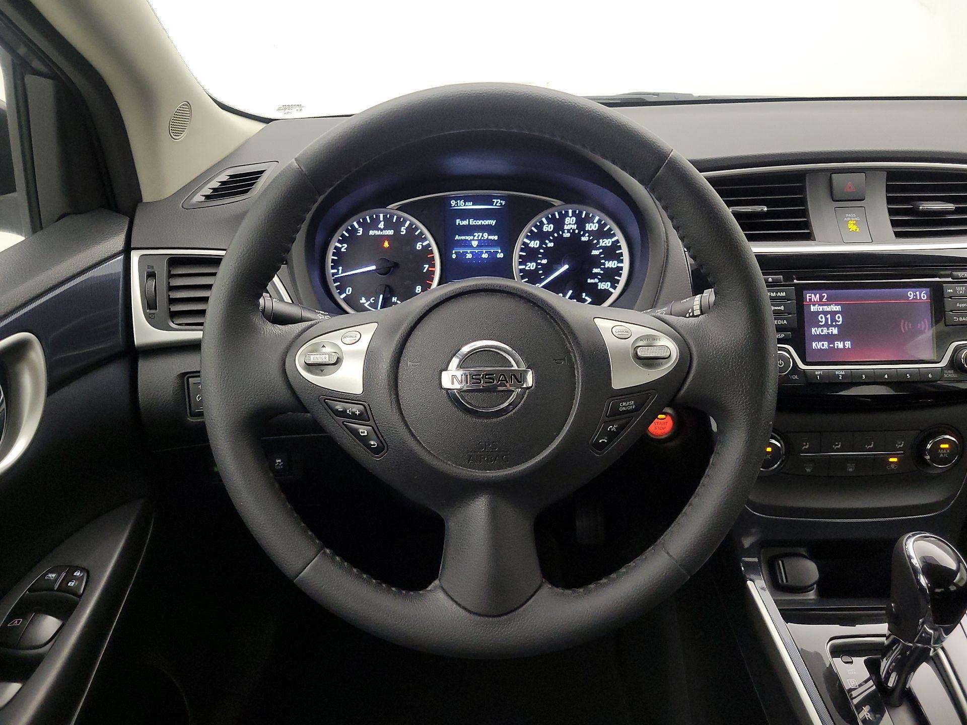 Thumbnail: 2016 Nissan Sentra - 10