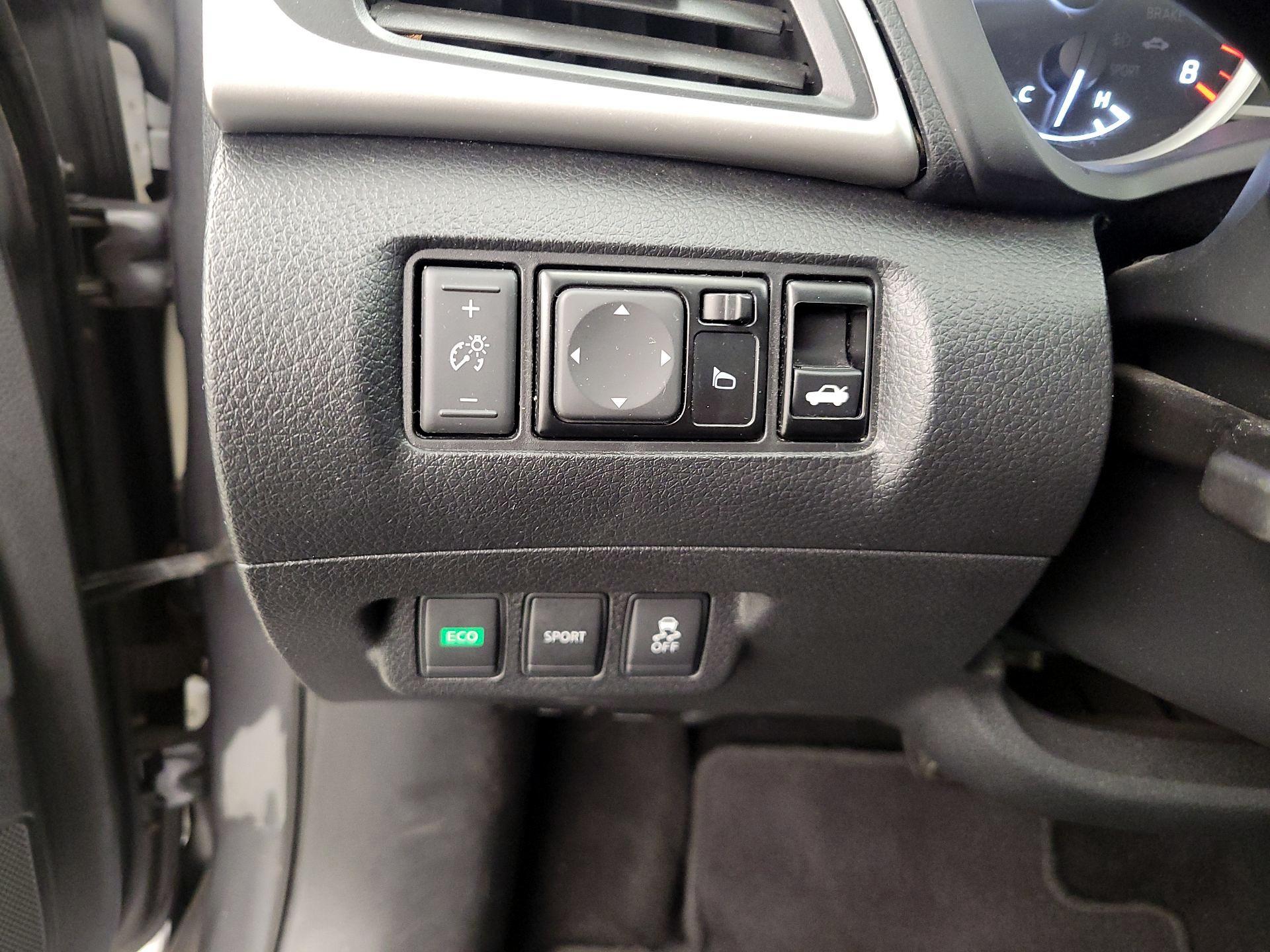 Thumbnail: 2016 Nissan Sentra - 13