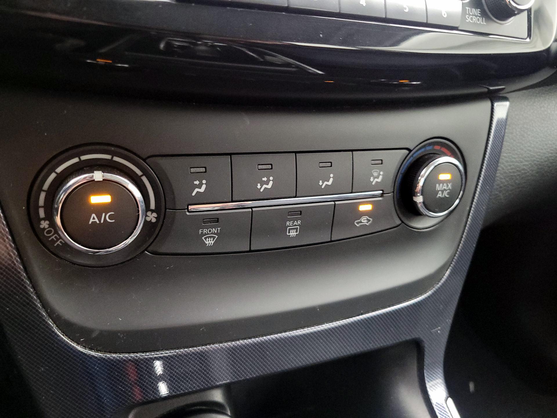 Thumbnail: 2016 Nissan Sentra - 16