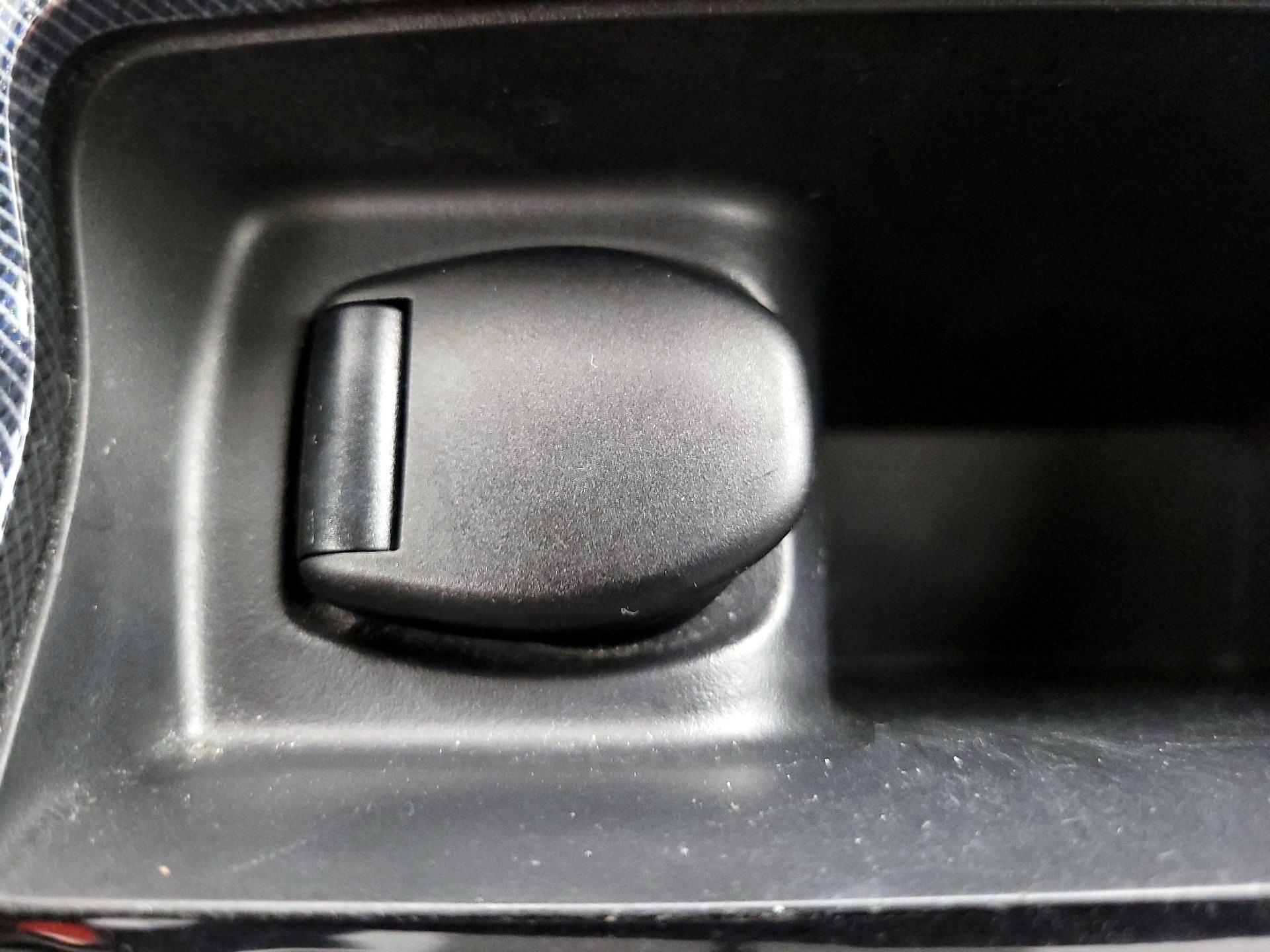 Thumbnail: 2016 Nissan Sentra - 18