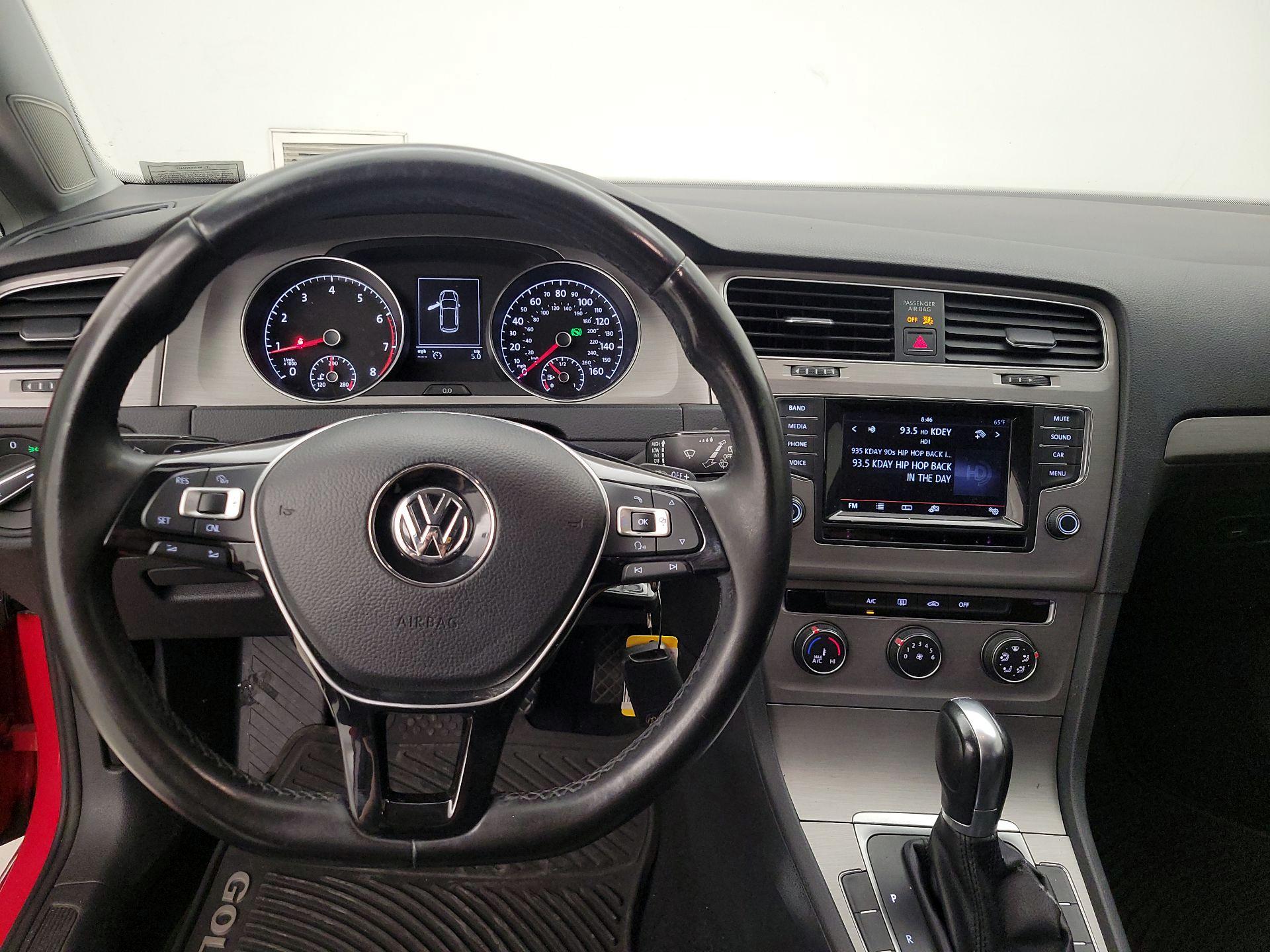 Thumbnail: 2015 Volkswagen Golf - 10