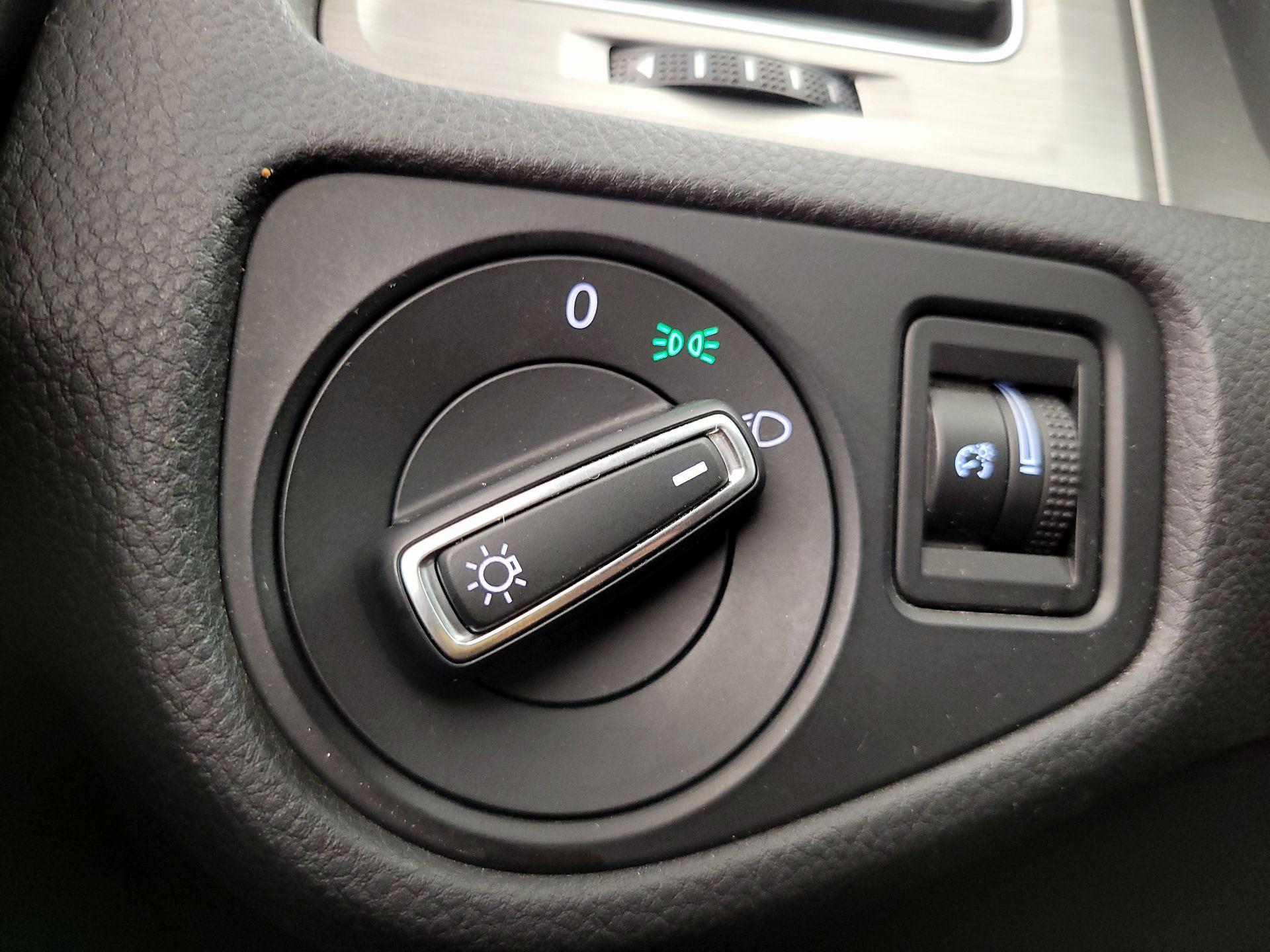 Thumbnail: 2015 Volkswagen Golf - 13