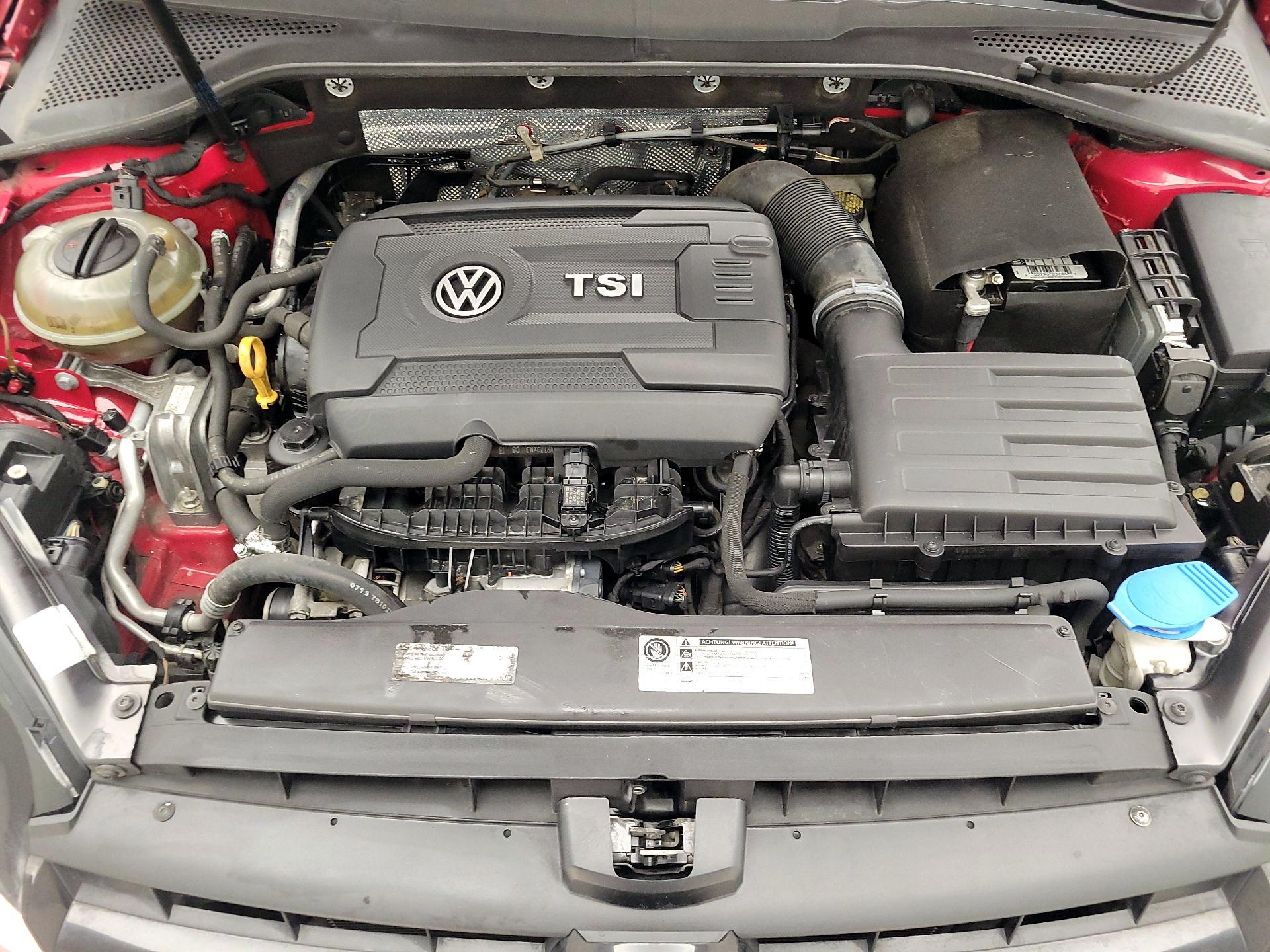 Thumbnail: 2015 Volkswagen Golf - 20