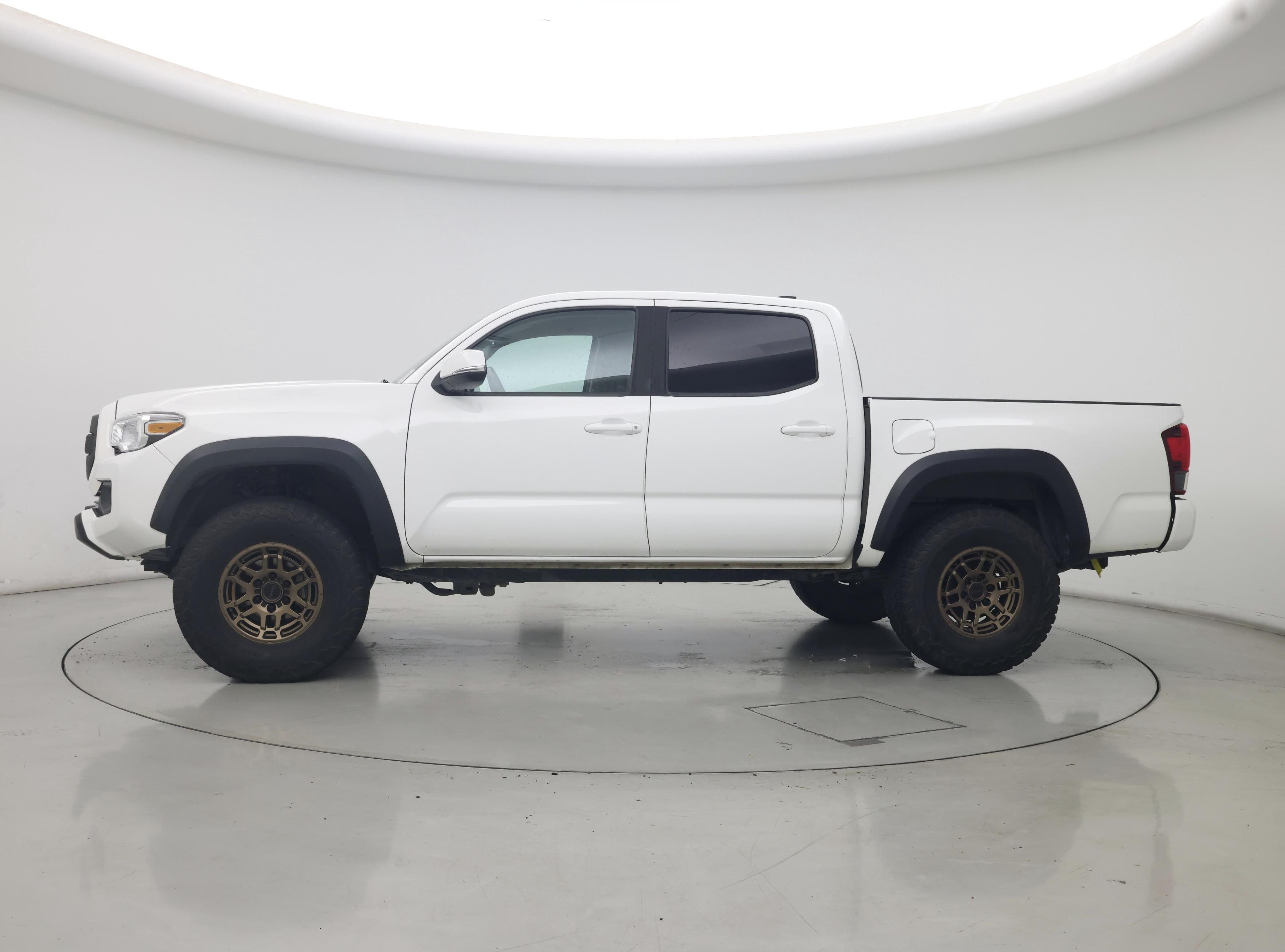 Thumbnail: 2022 Toyota Tacoma - 3