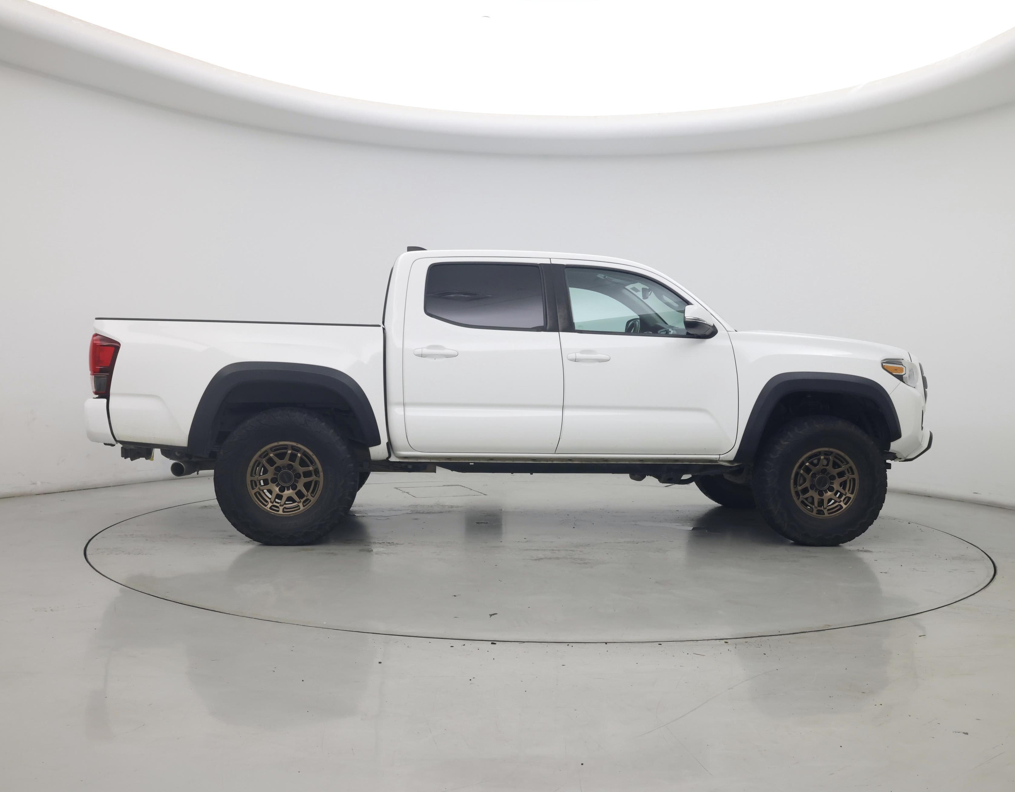 Thumbnail: 2022 Toyota Tacoma - 7