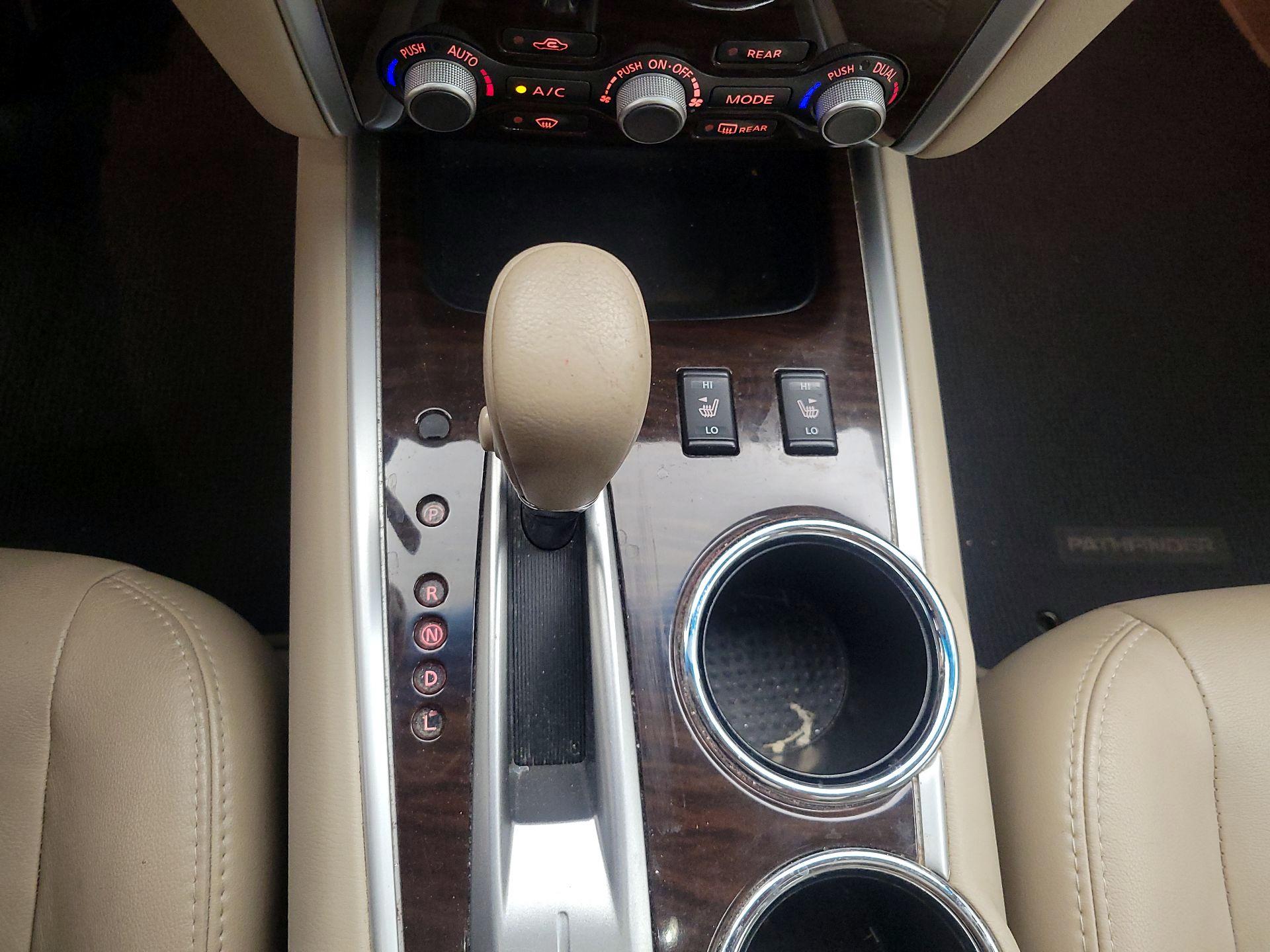 Thumbnail: 2014 Nissan Pathfinder - 17