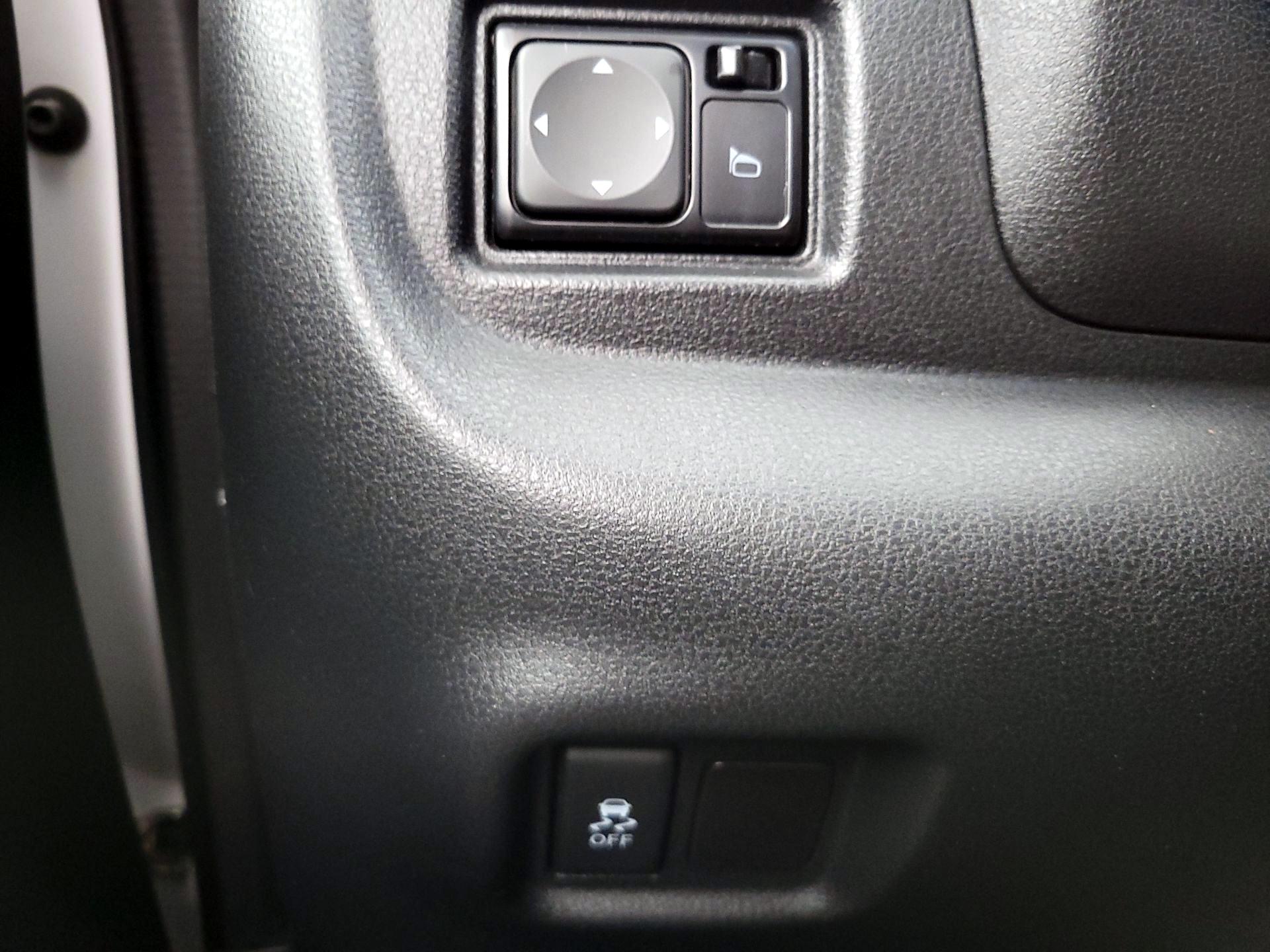 Thumbnail: 2016 Nissan Versa Note - 13